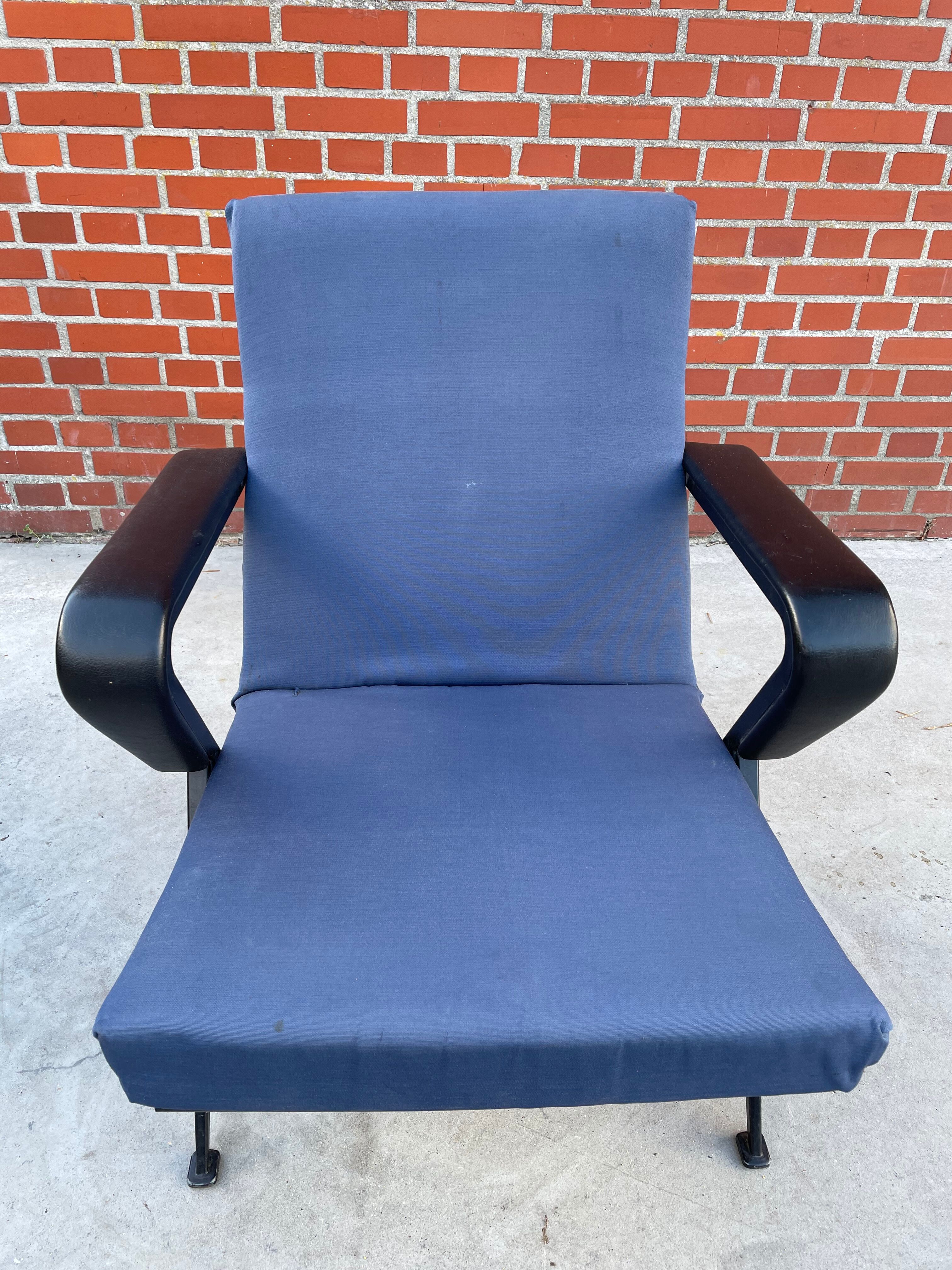 set of 2 Repose armchairs by Friso Kramer for Ahrend de Cirkel