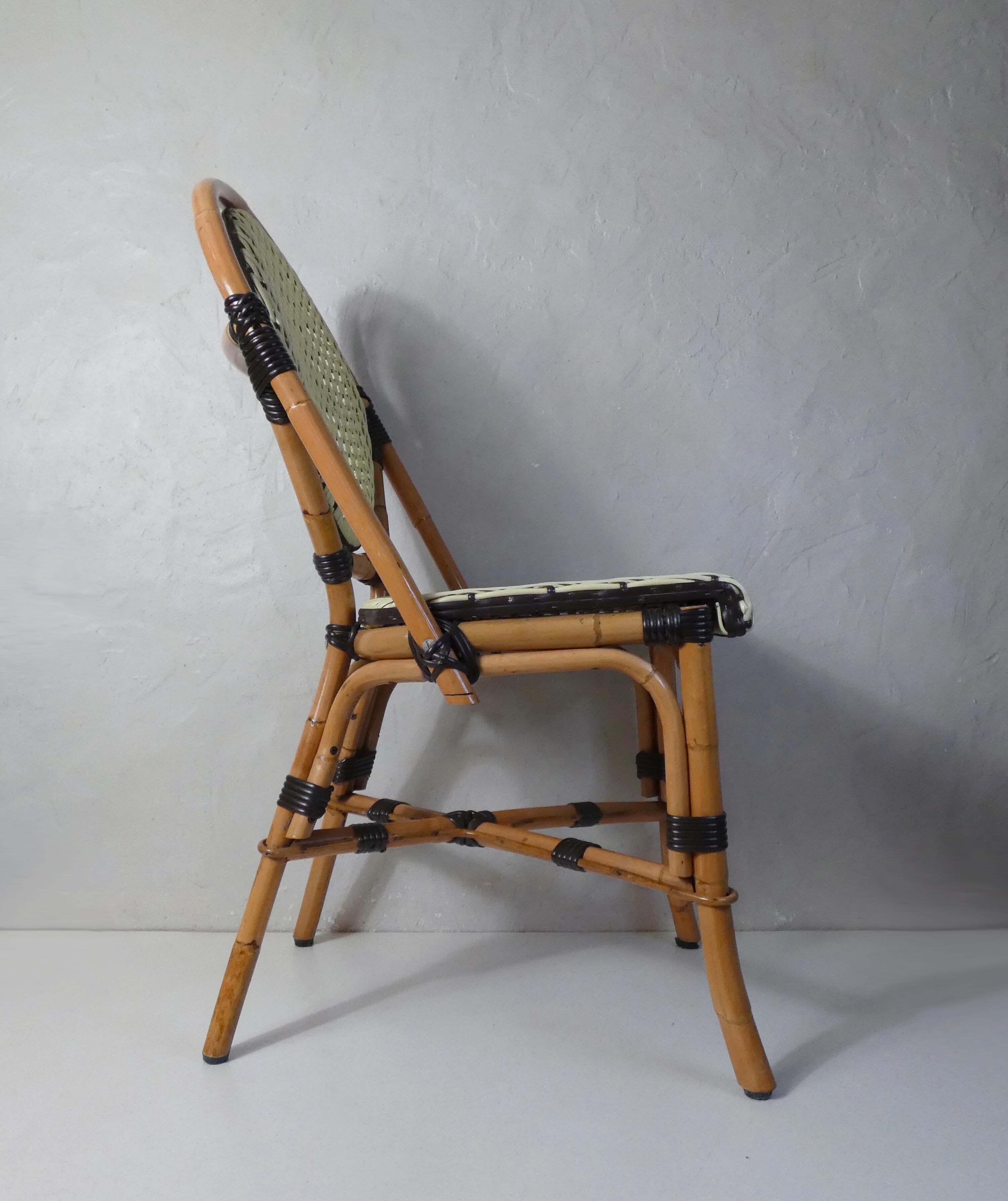 Bistro chair medallion in rattan and scoubidou