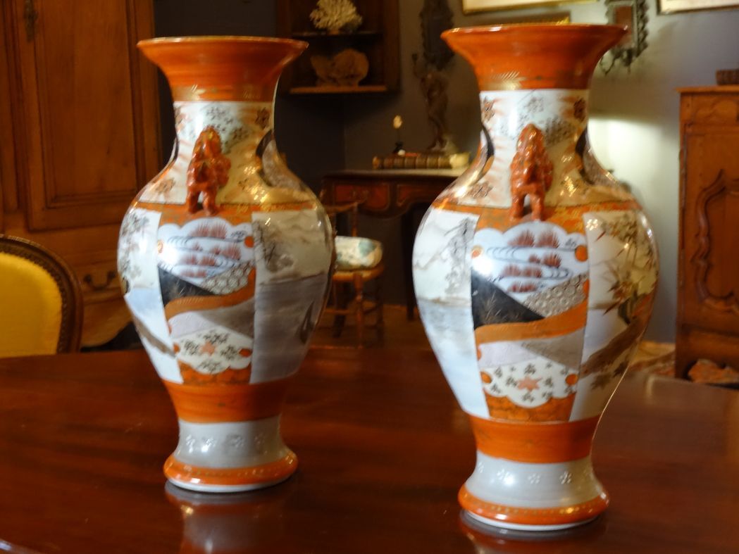 Paire de vases en porcelaine de Satsuma, Japon, XIXème, H37cm