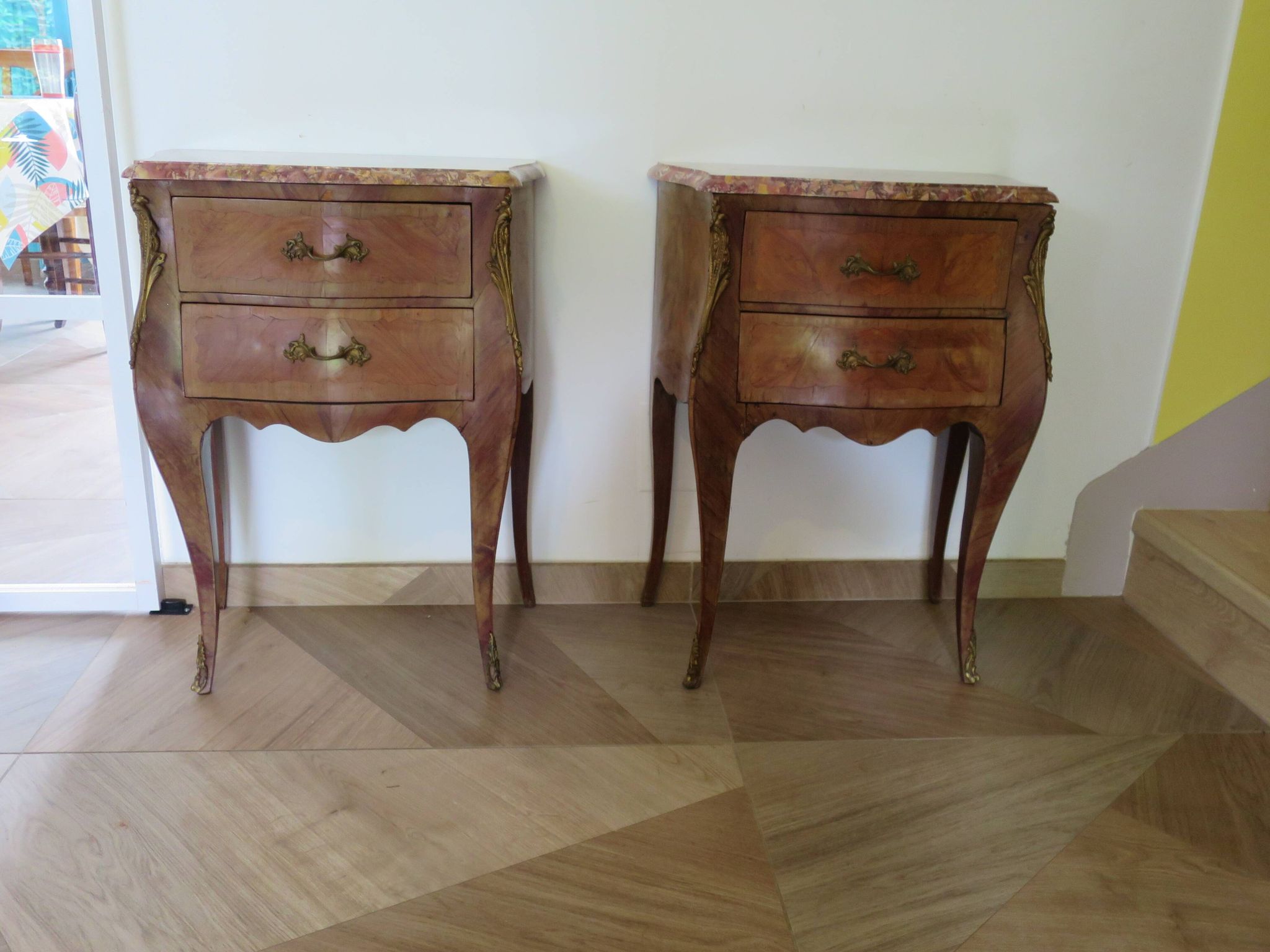 Paire de 2 chevets-louis xv-marqueterie-2 tiroirs-marbre rose