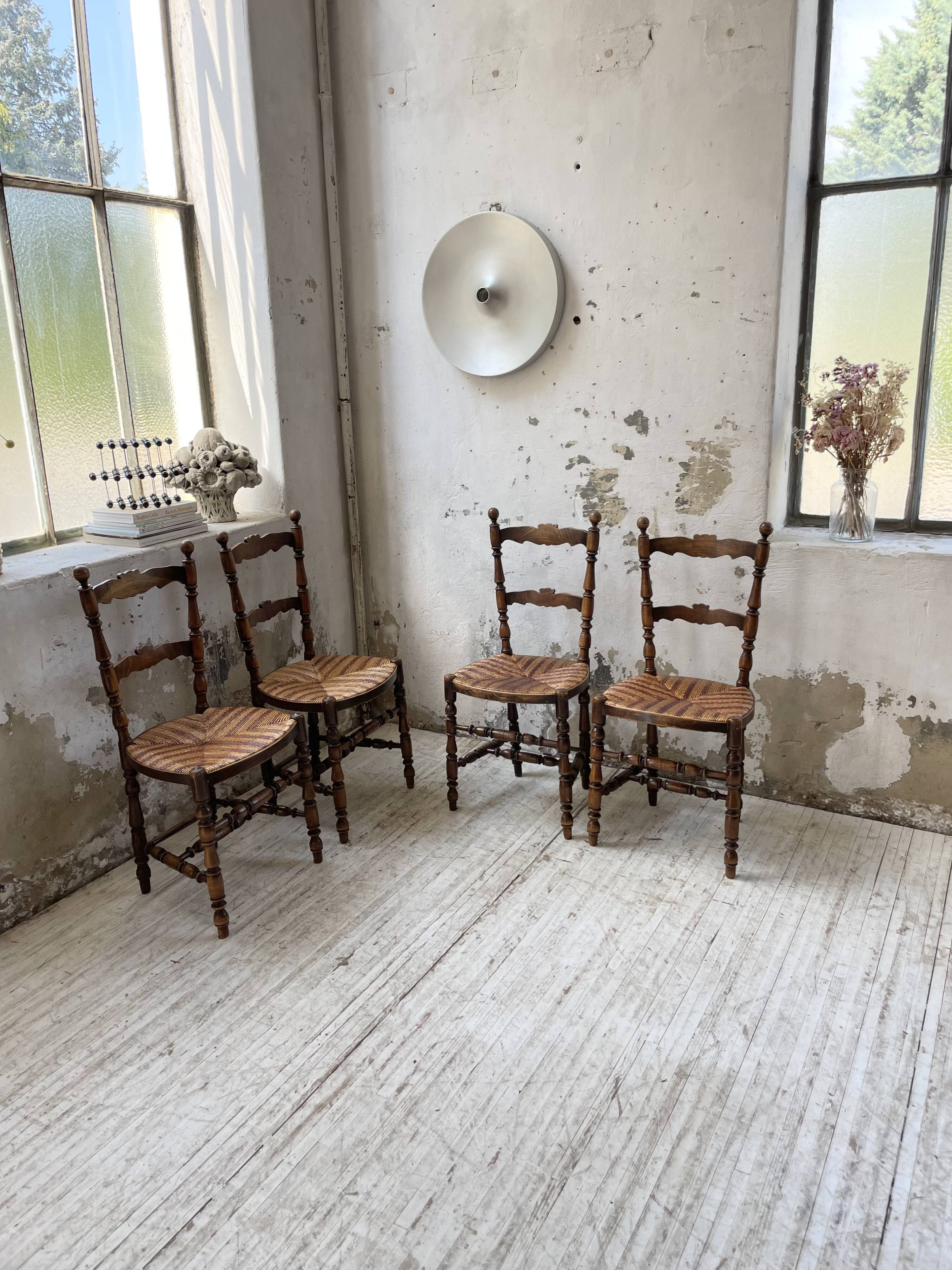 Set of rustic Provençal mulched chairs
