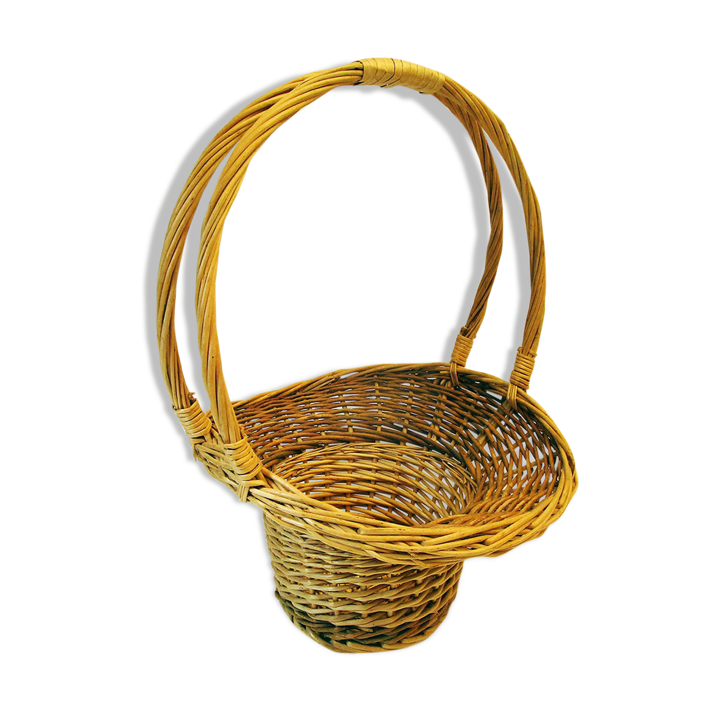 Rattan fruit basket with cove