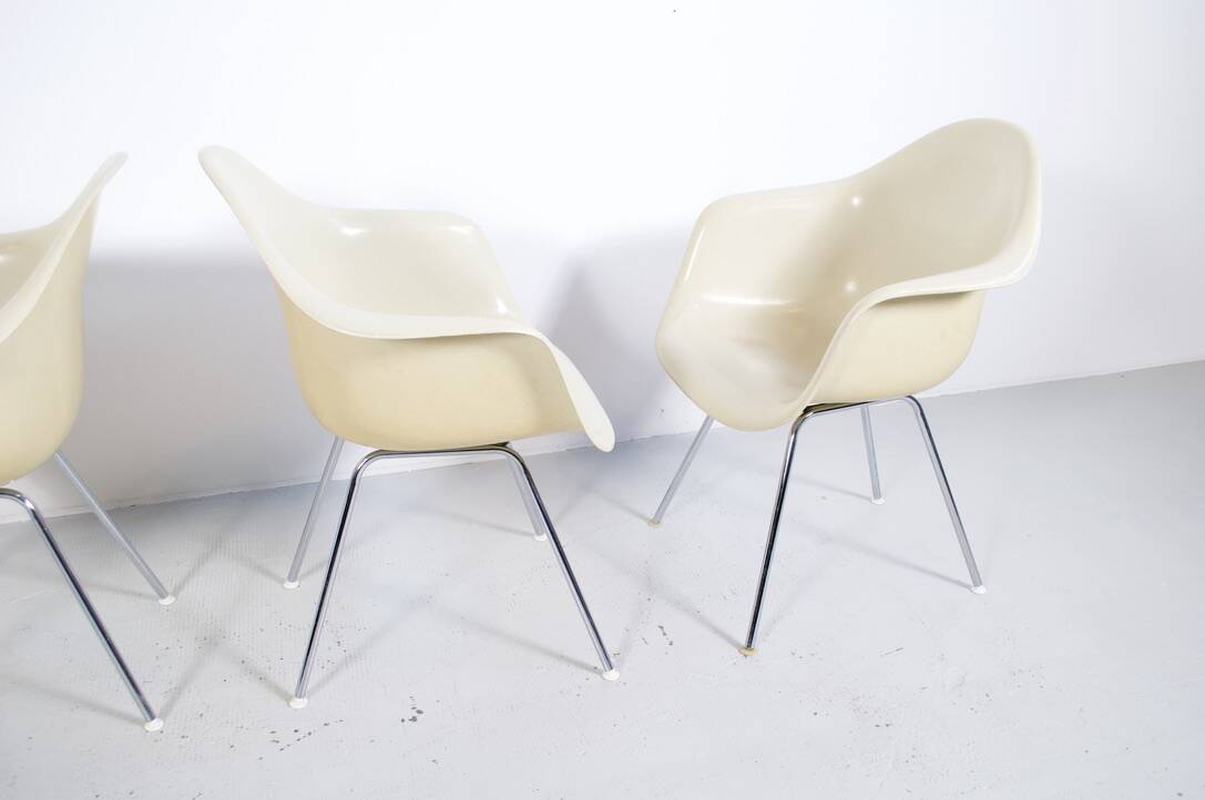 4 DAX Eames armchairs from the 60's Herman Miller mobilier international