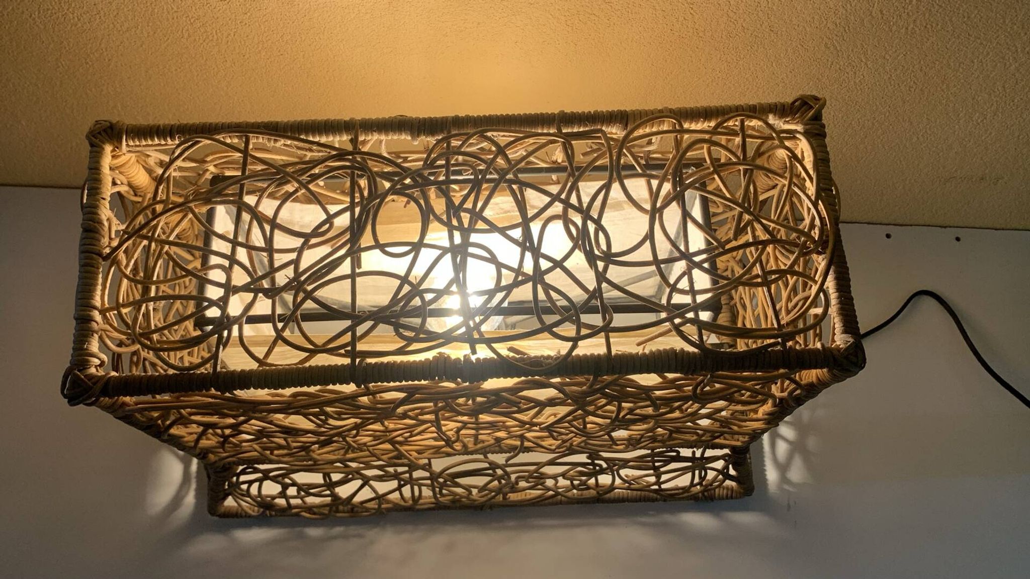 Lampe de sol/table en osier vintage