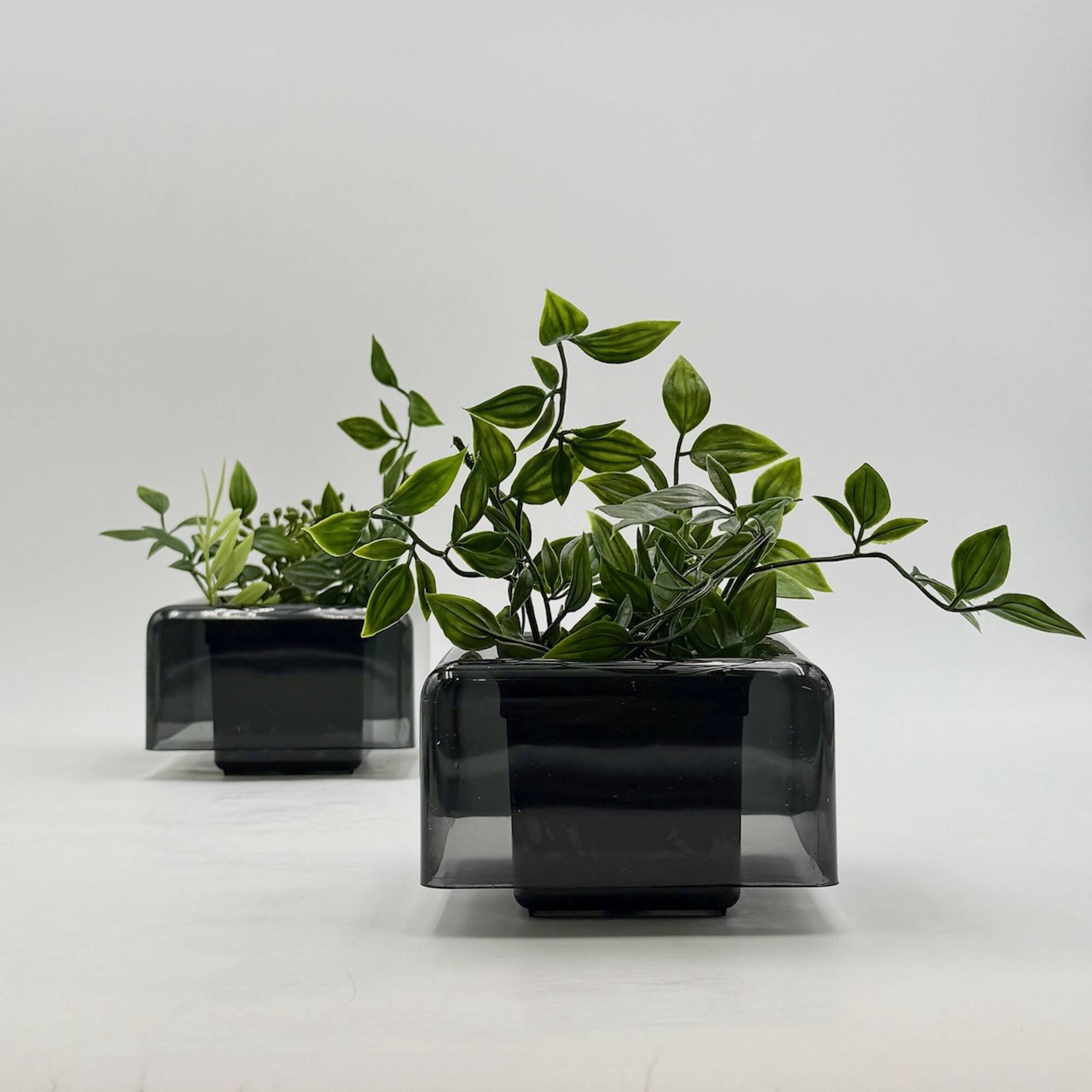 Paire de cache-pots Space Age noirs par Anna Mazzucchelli pour Vastill, Italie