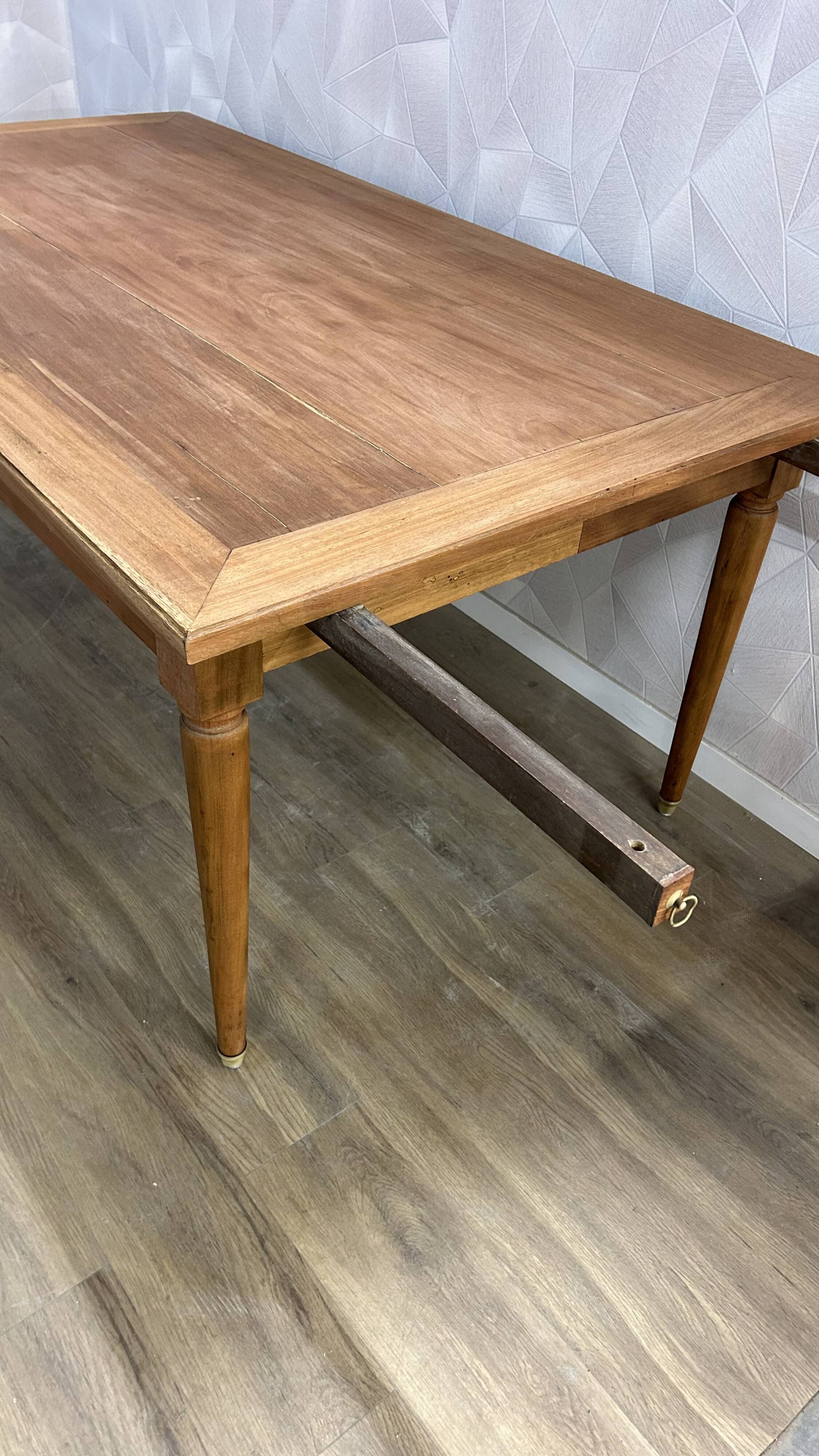 Dining table with tapered legs and solid exotic wood