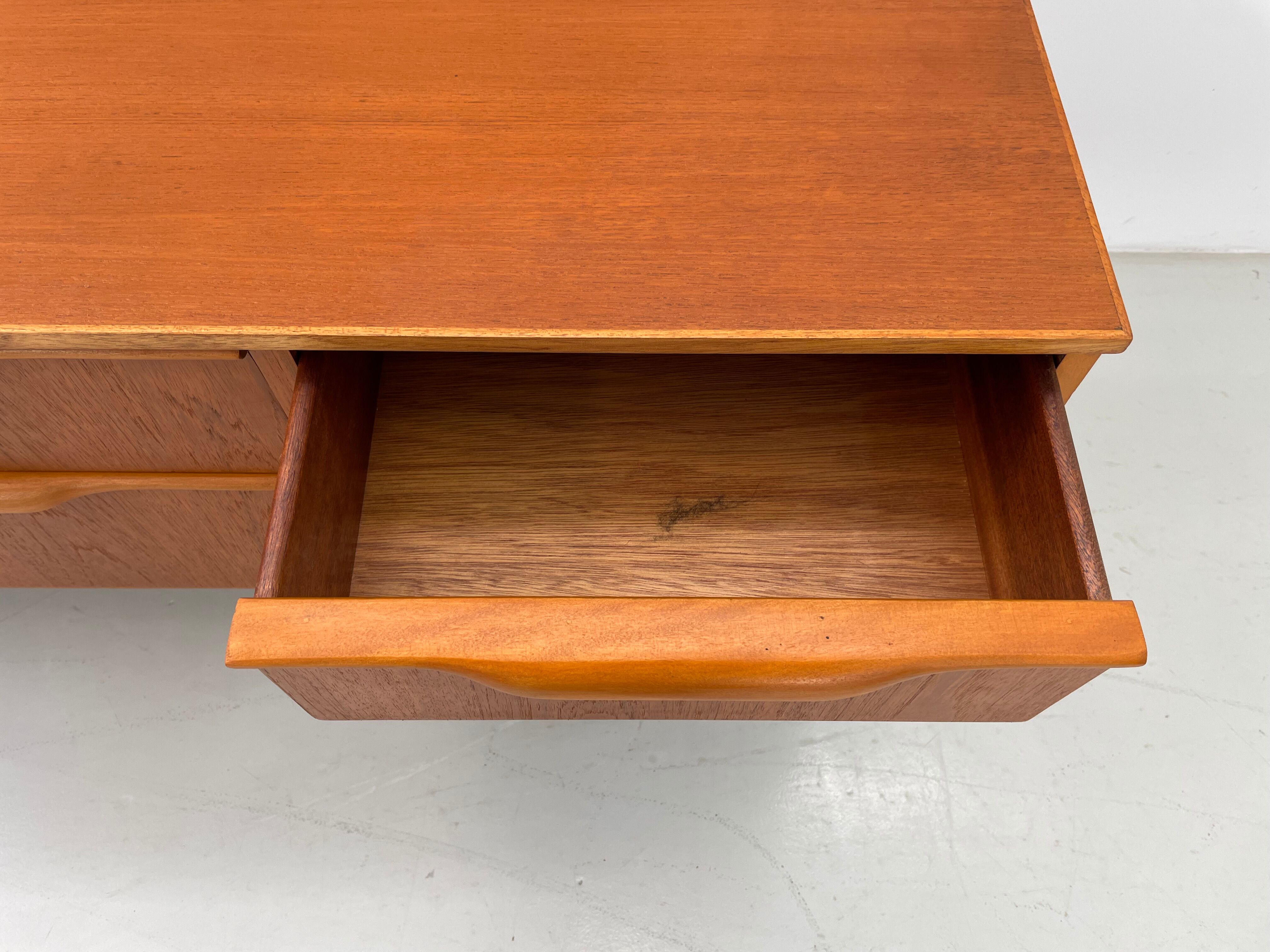 Vintage Austinsuite sideboard 1960's