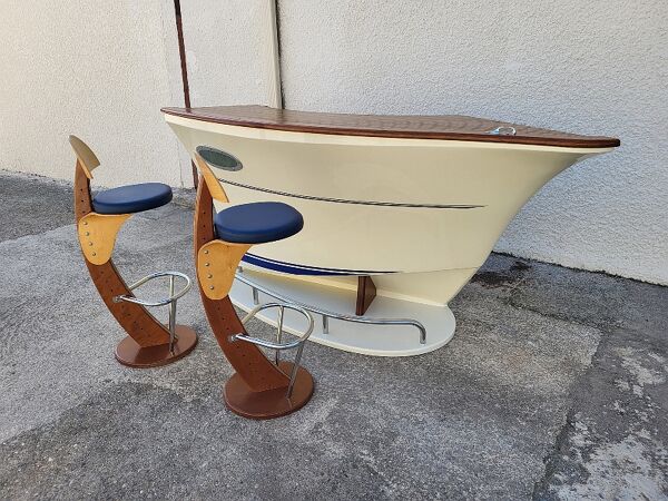 Comptoir de bar ou de magasin et 2 tabourets deck line coque de bateau polyester