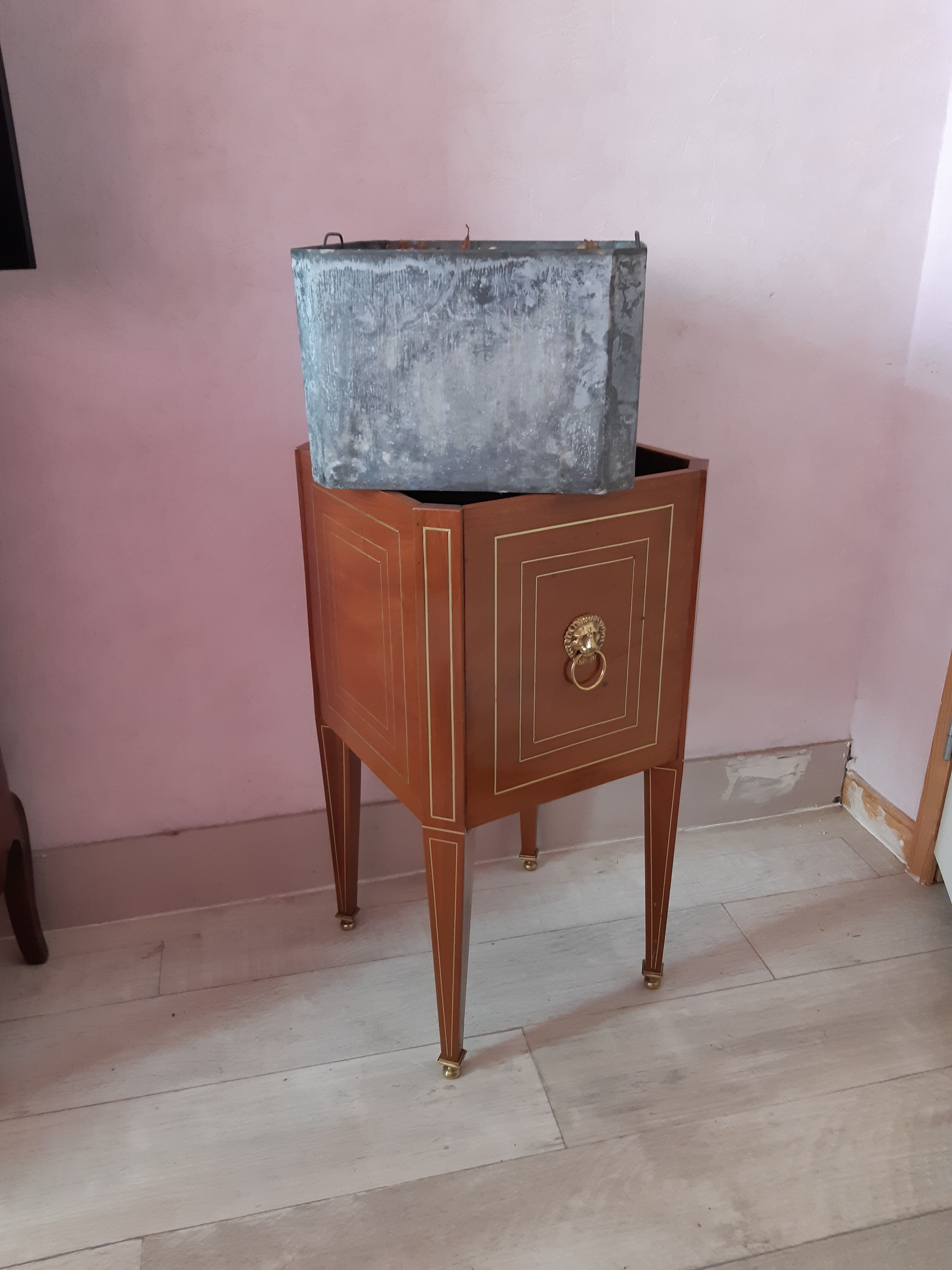 Nineteenth mahogany planter