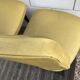 Paire de chaises moutarde pieds fuseaux