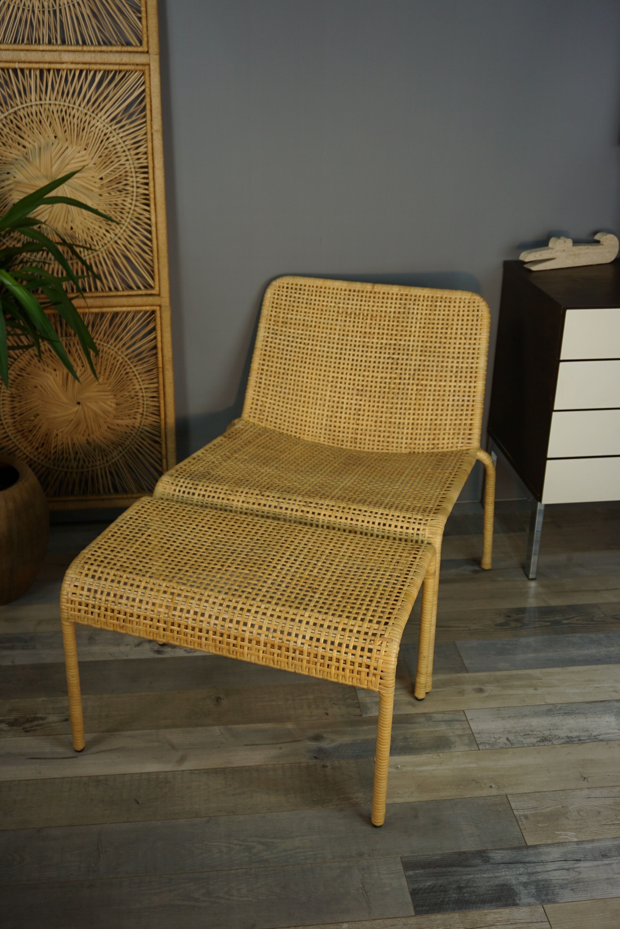 Rattan lounge warmer and matching ottoman sound