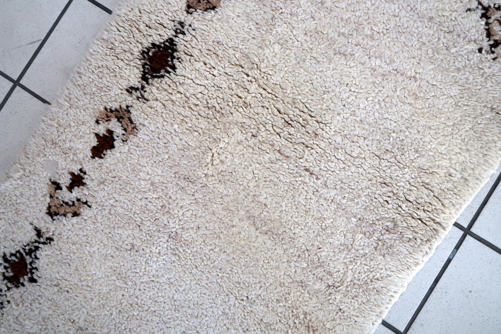 Moroccan vintage carpet Berber handmade 69cm x 137cm 1970s