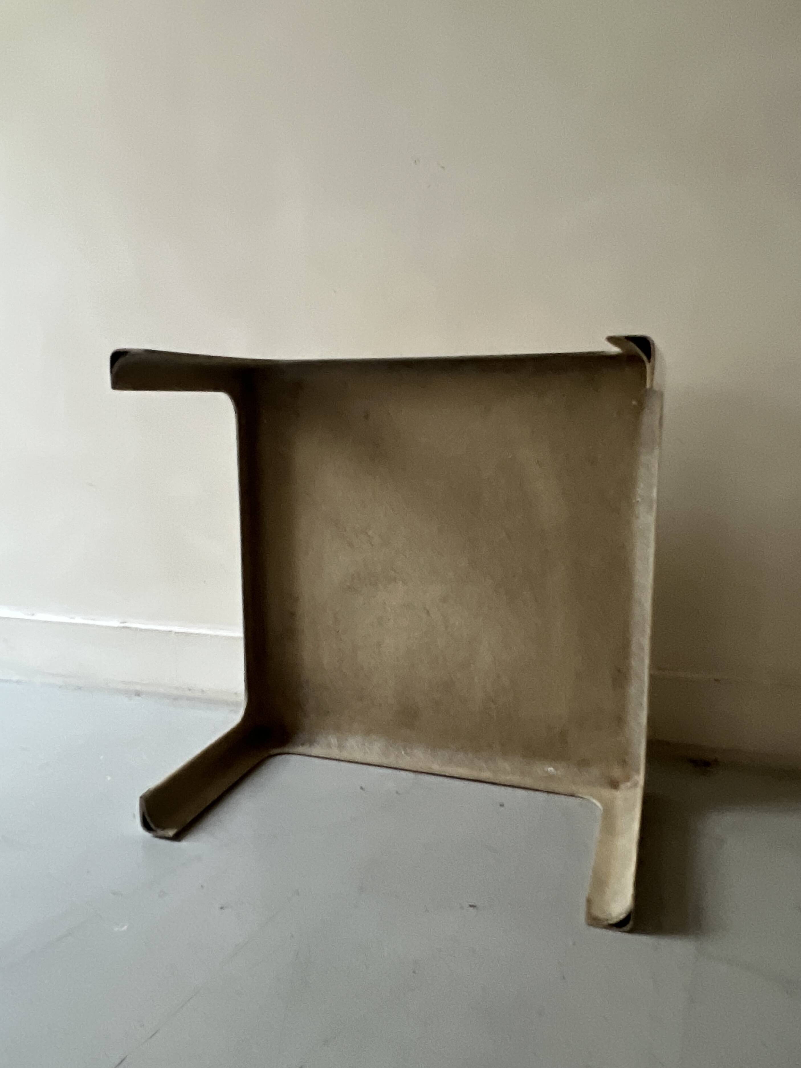 Square coffee table from Prisunic in white fibreglass, 1970s design.