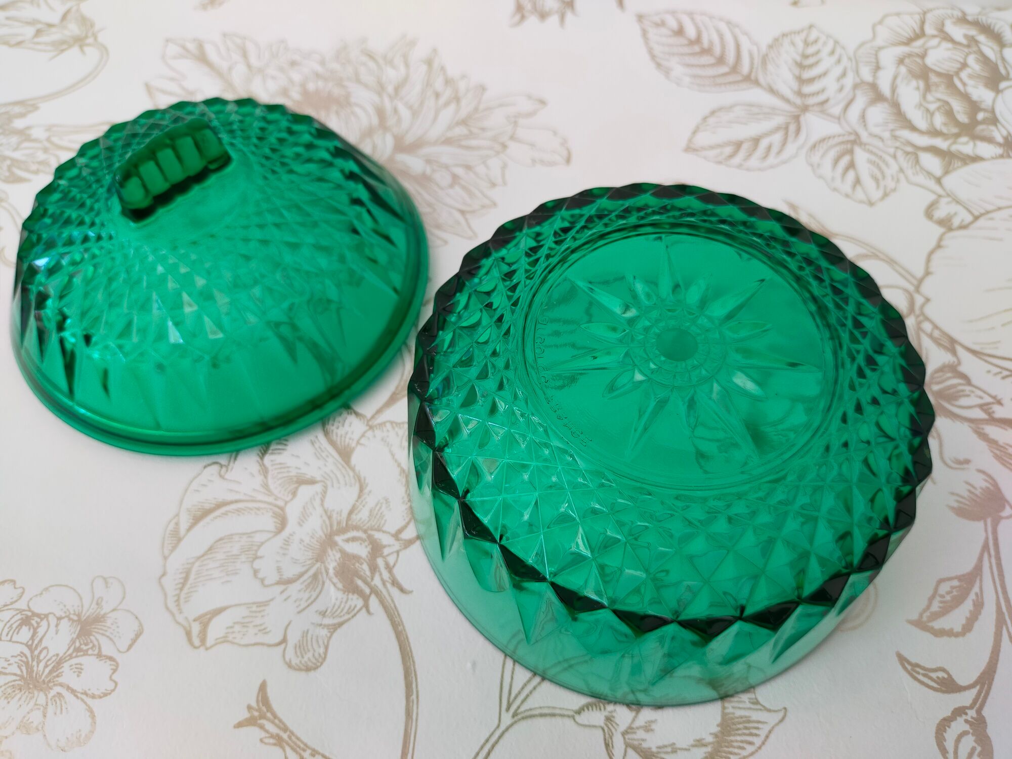 Vintage art deco glass sugar bowl, emerald green color from the 60s
