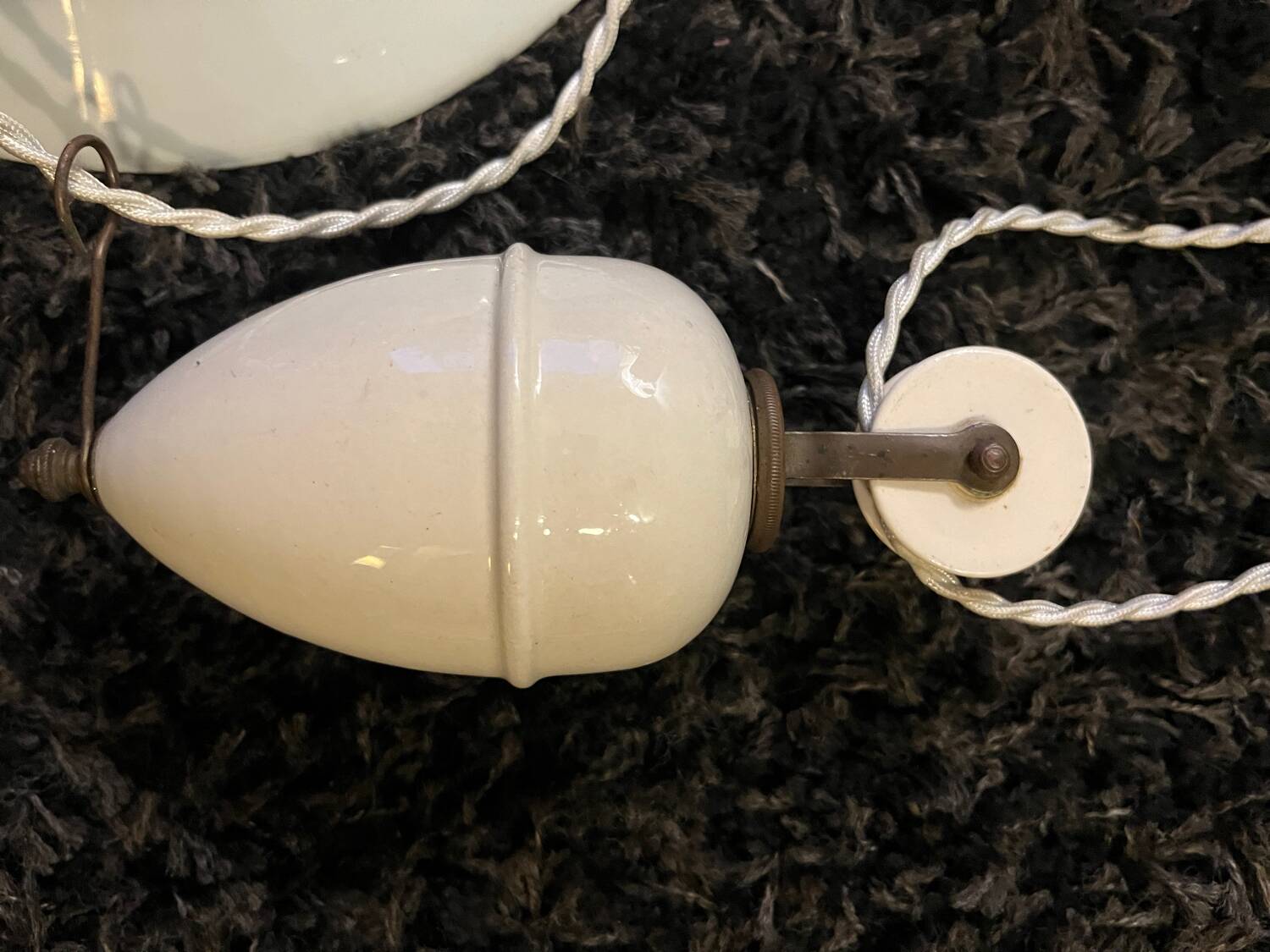 Suspension rises and falls with counterweight in porcelain and opaline