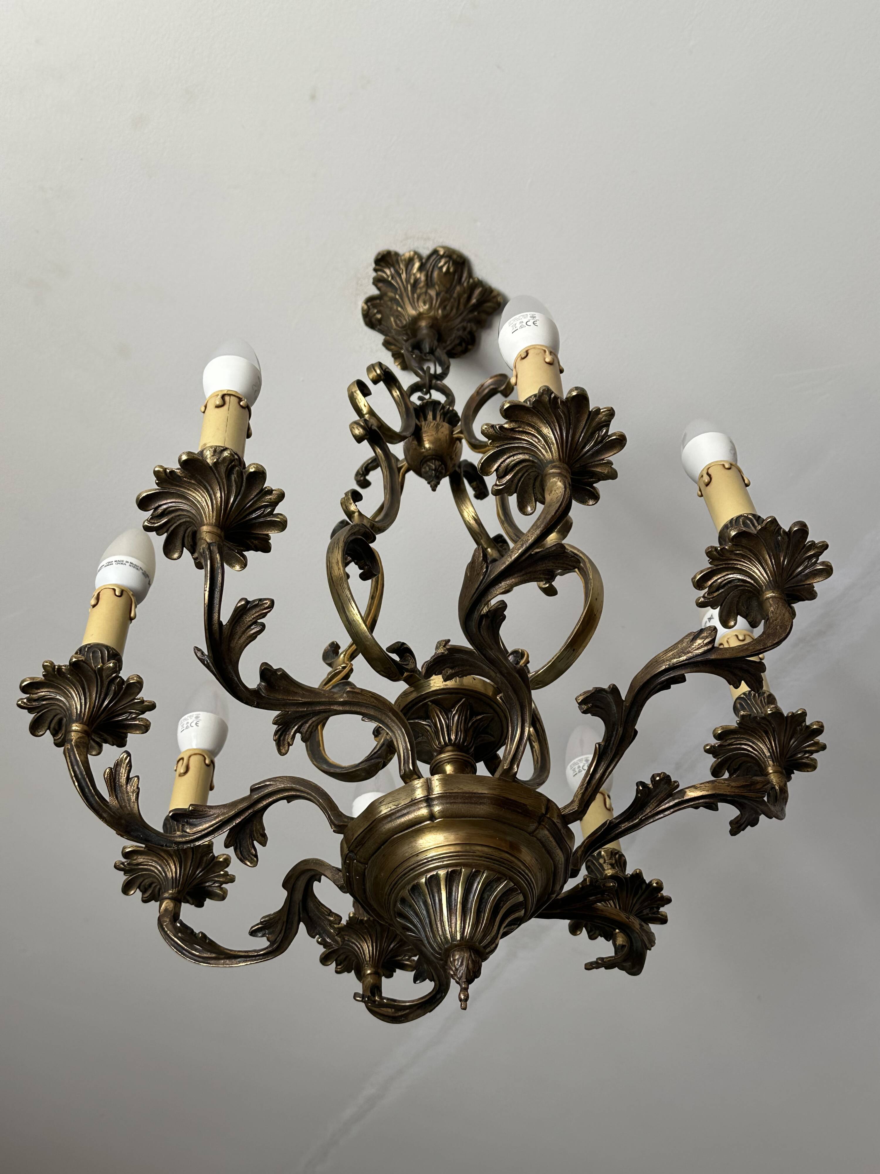 Bronze chandelier with 8 lights