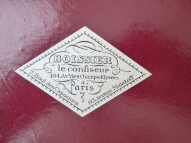 Boite à chocolats en carton peint style art déco