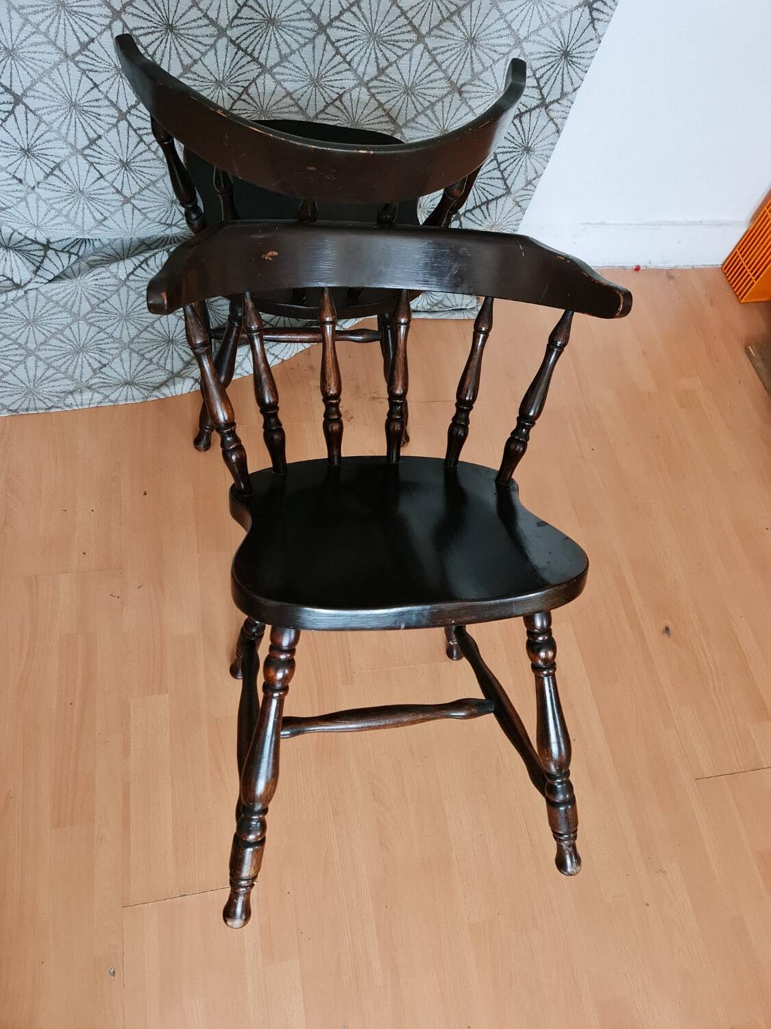 2 chaises modèle Western Yugoslavia Killer Z4