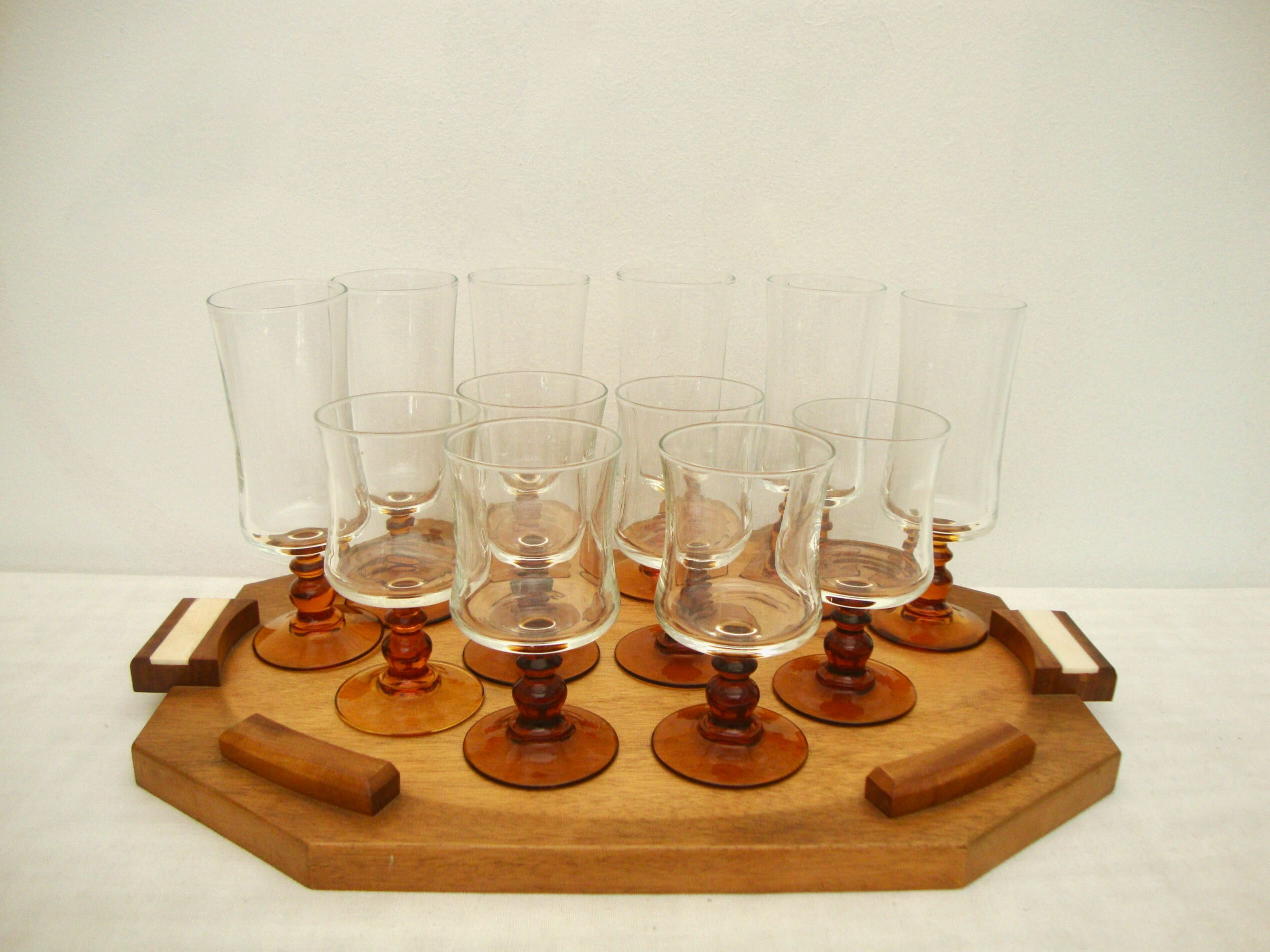 Plateau with 6 wine glasses and 6 champagne flutes