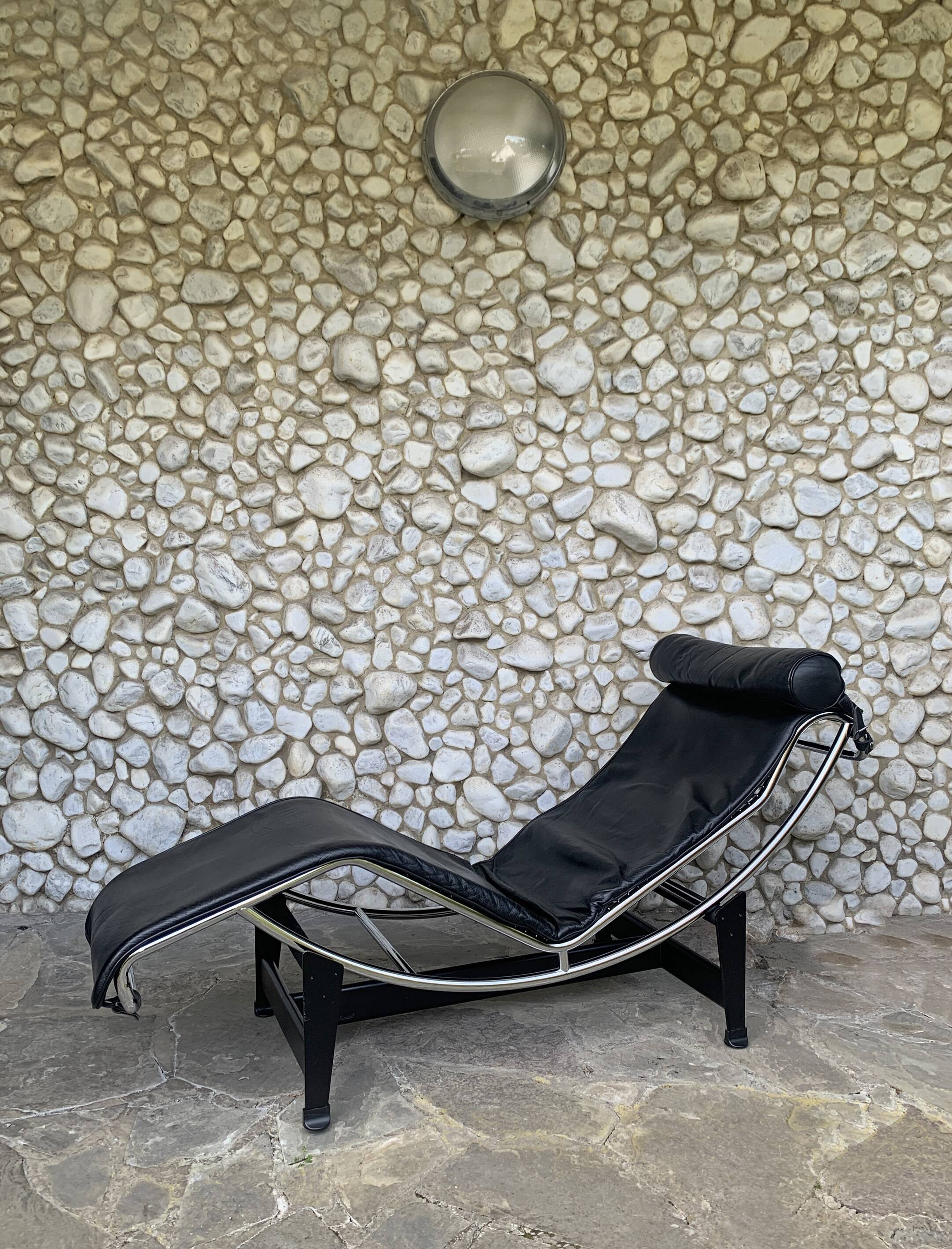 LC4 Cassina Chaise Lounge Vintage Black Leather, Perriand, Le Corbusier and Jeanneret