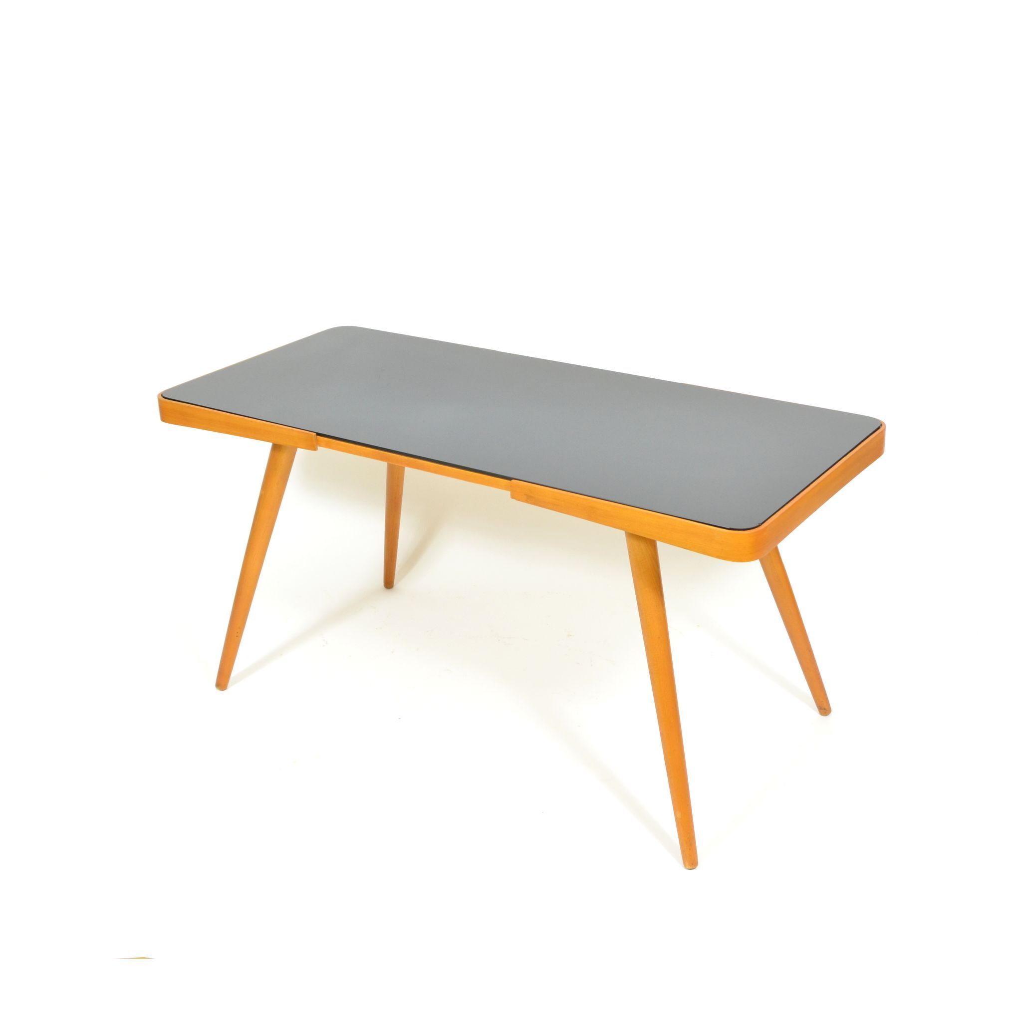 Table basse Interiér Praha tchécoslovaque des années 1960