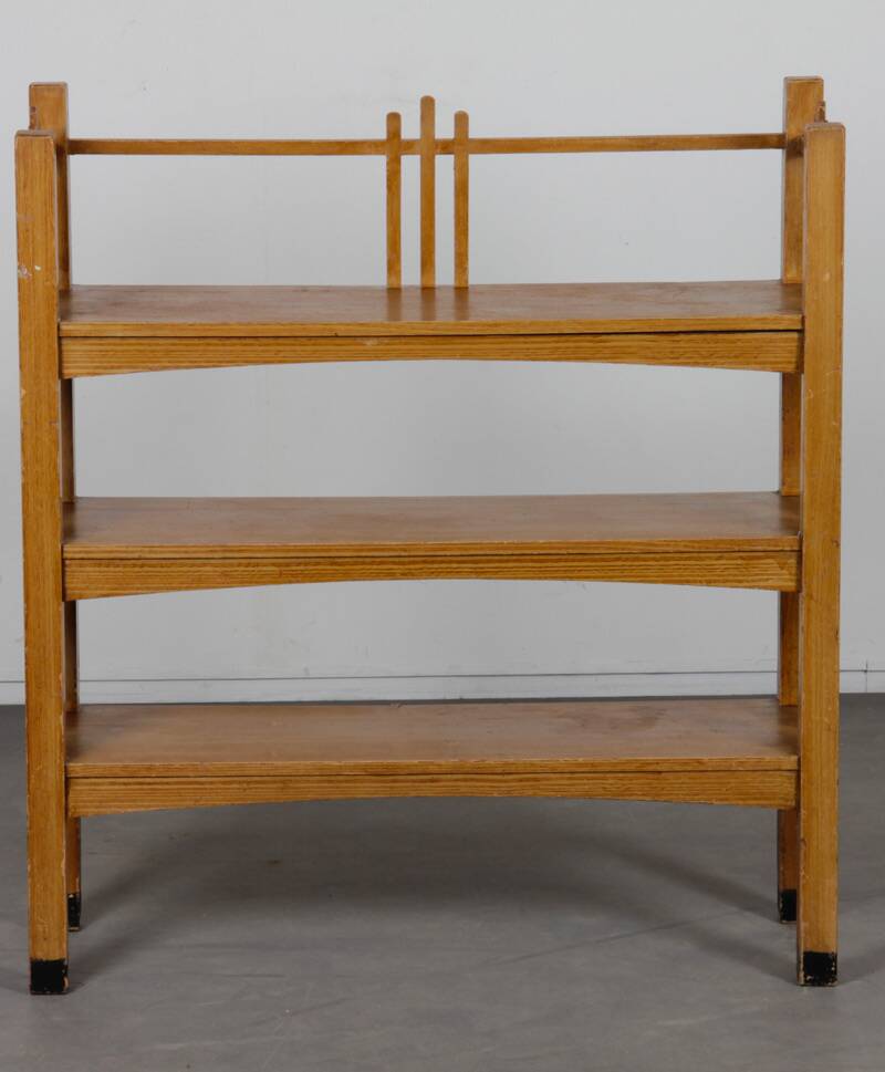 Etagère en bois datant des années 1960