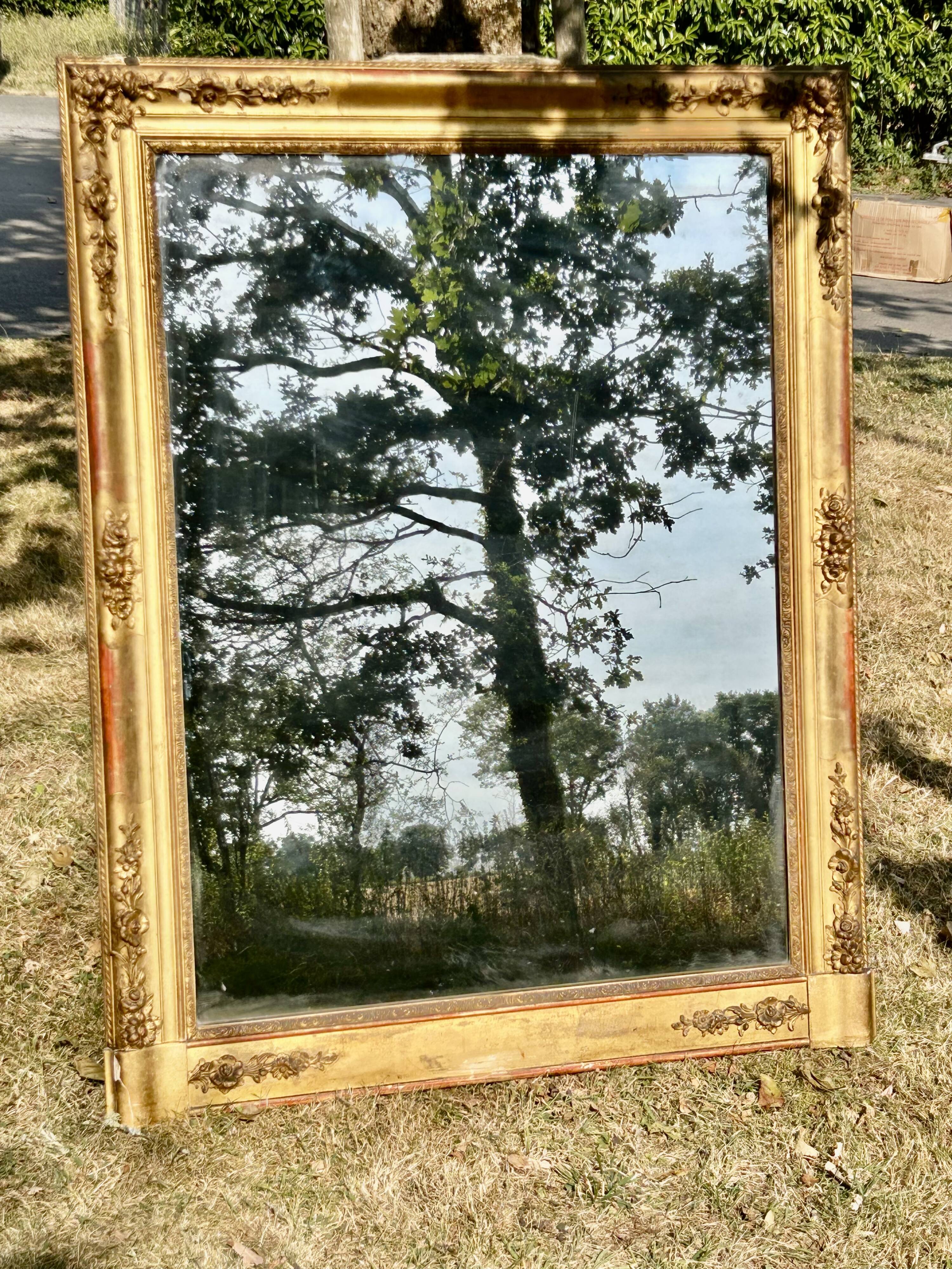 Grand miroir ancien doré à la feuille