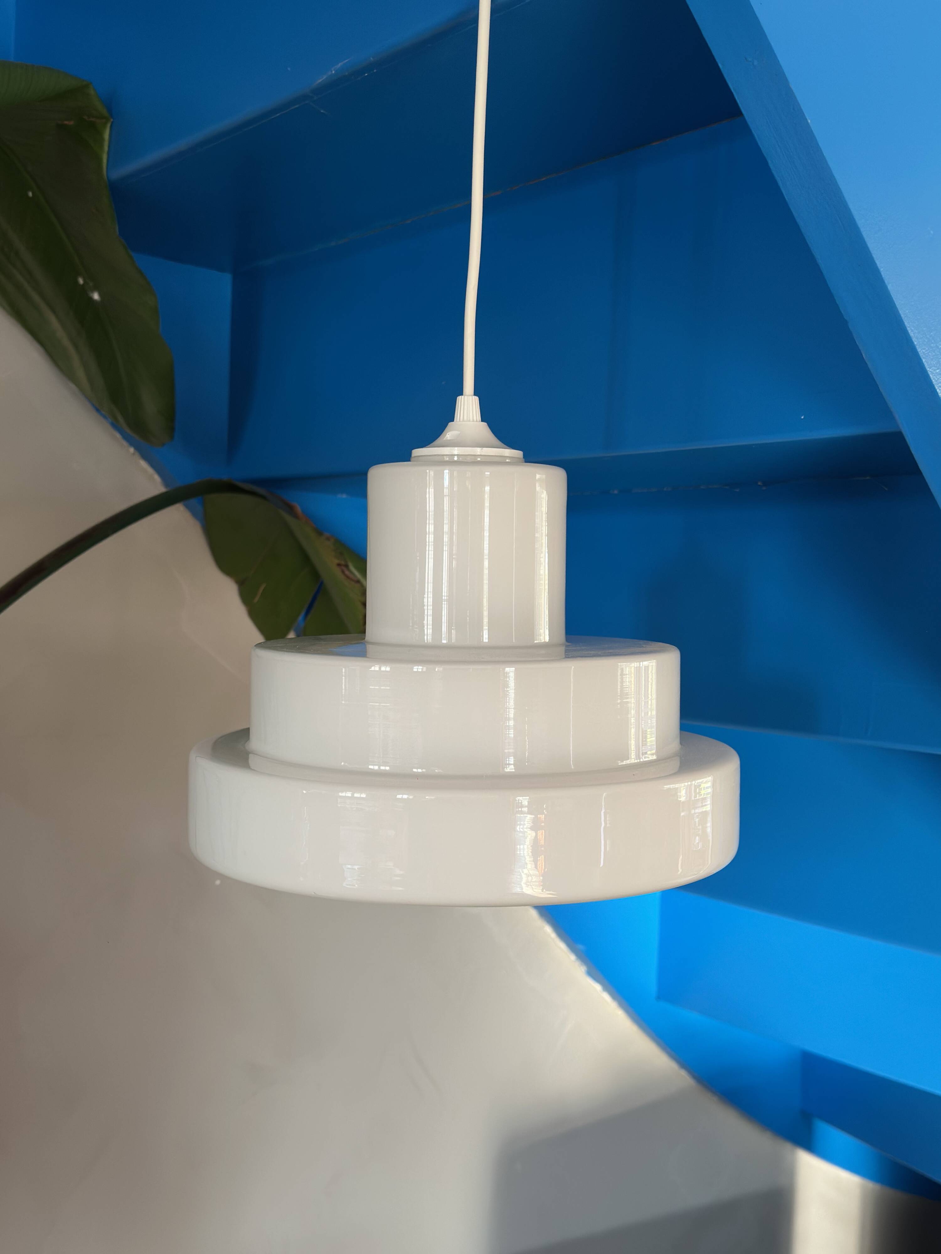 White vintage suspension – 70s style