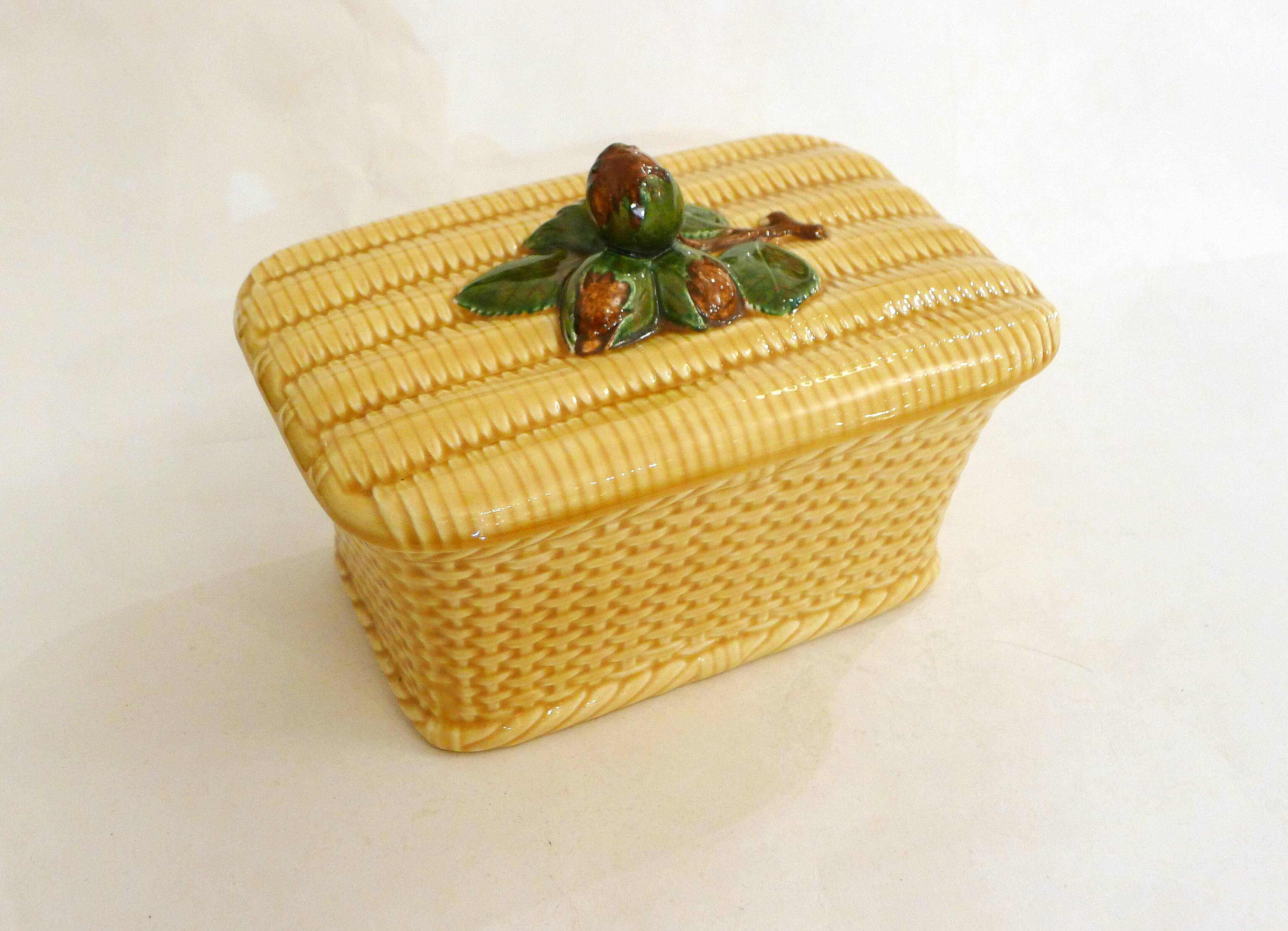 Boite barbotine Panier de noisettes Gien 1960'