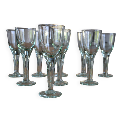 9 verres bullés sur pied