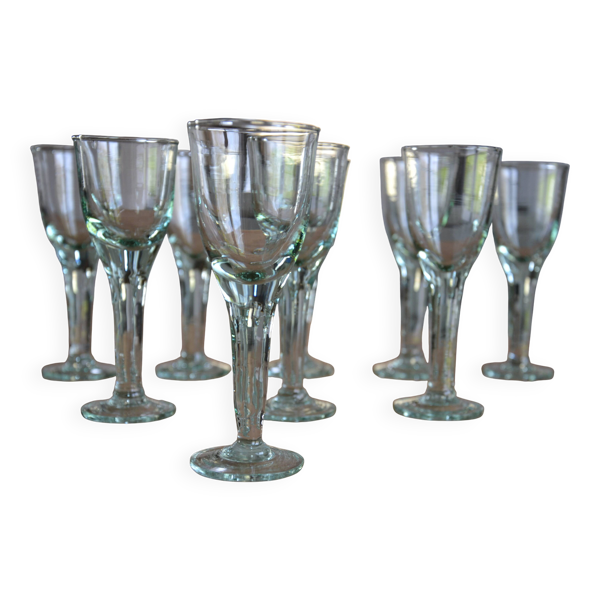 9 verres bullés sur pied