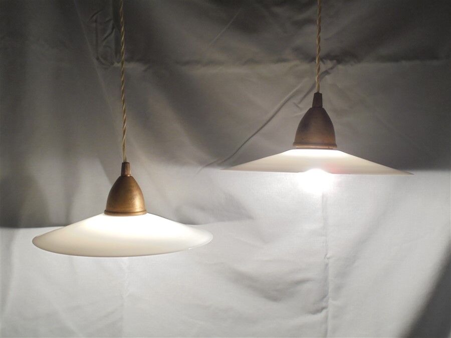 Opaline suspensions