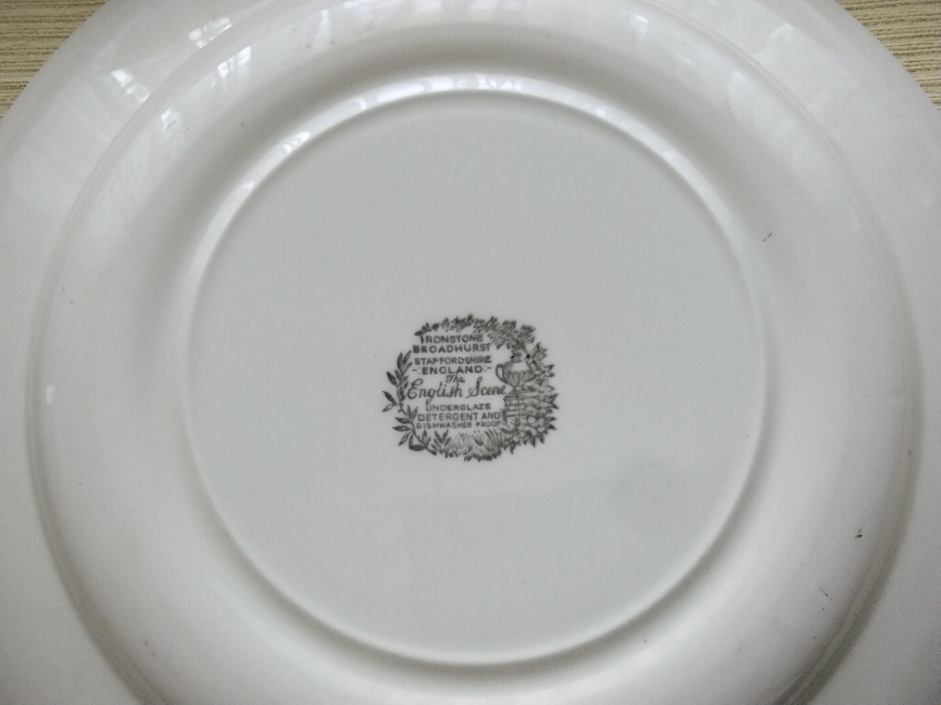 6 Flat plates in English porcelain Broad Hurst Staffordshire