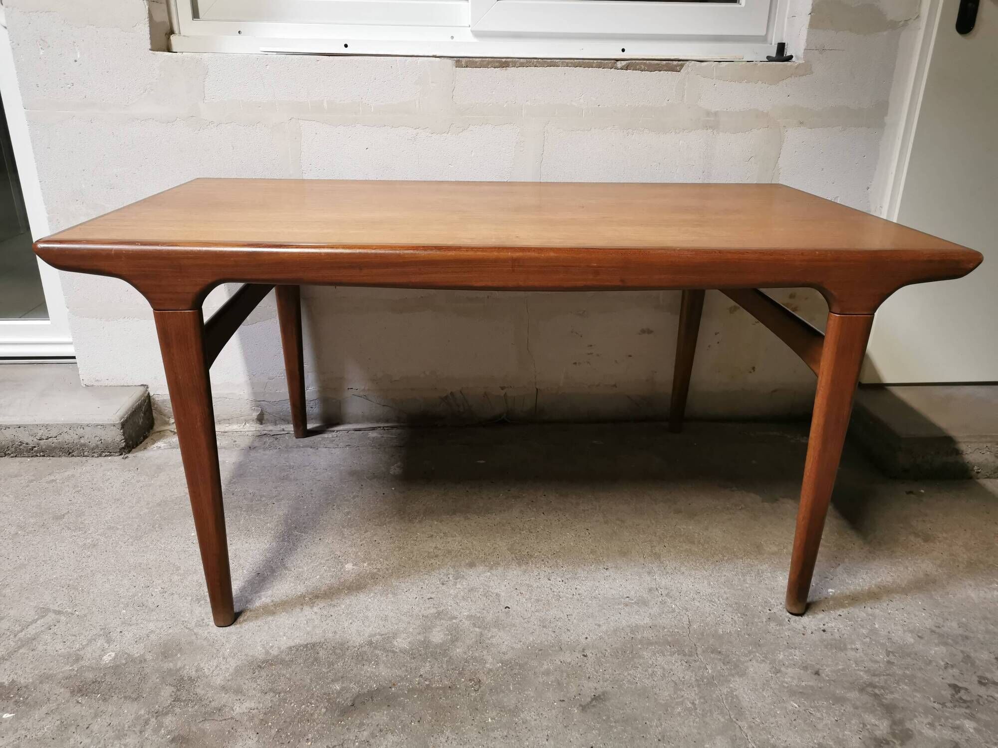 Vintage Scandinavian design table in Teak asymmetric extension by Johannes Andersen 1960