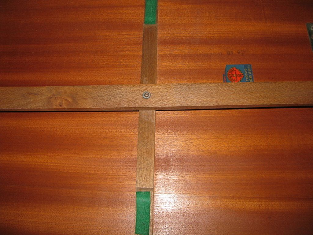 Table d'appoint plateau de service Aase Dreieri Ganddal Norvège  en teck et chêne années 1960