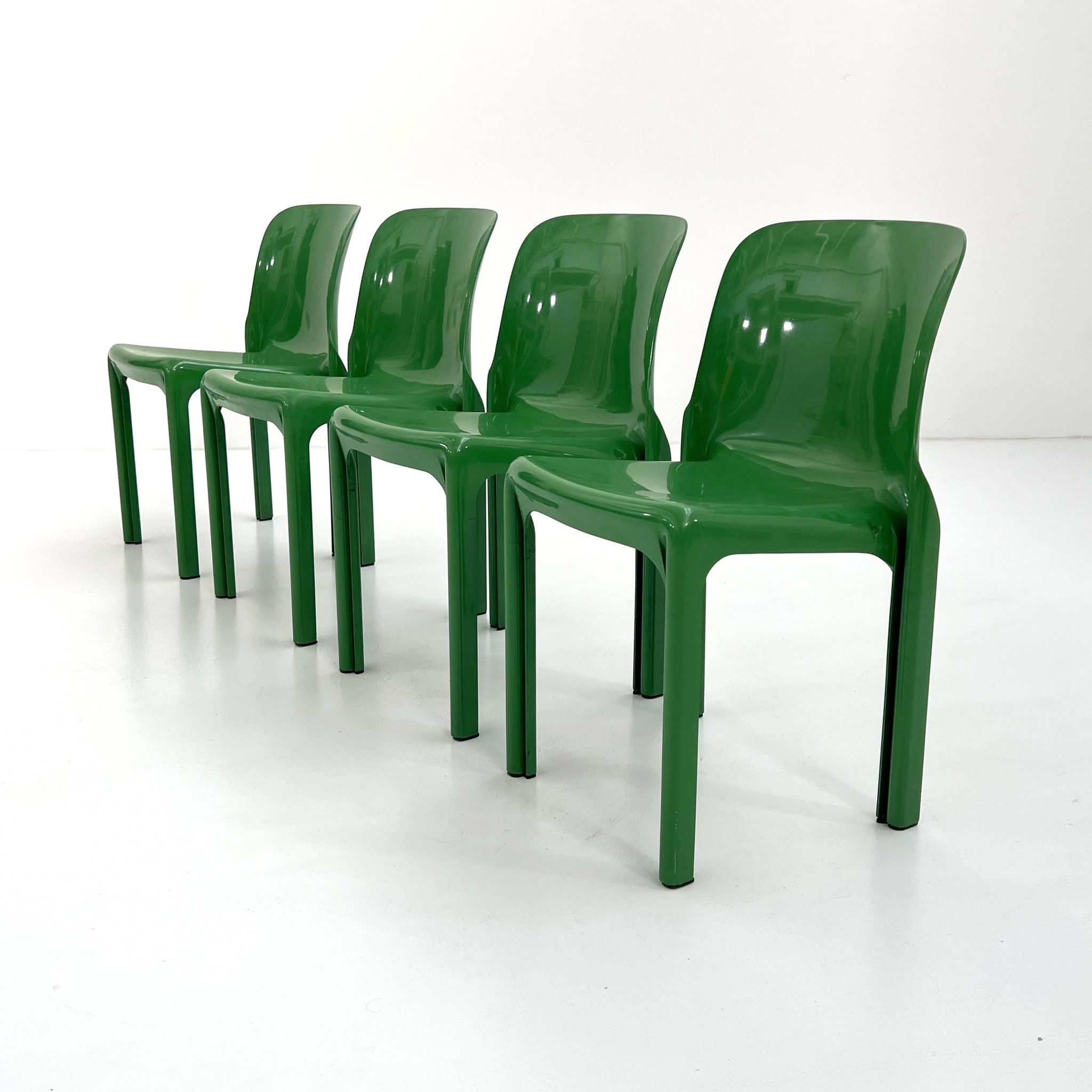 Set of 4 green Selene chairs by Vico Magistretti for Artemide, 1970