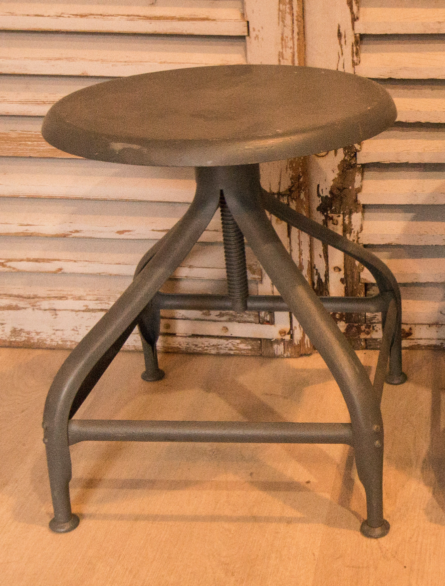 Nicolle stool