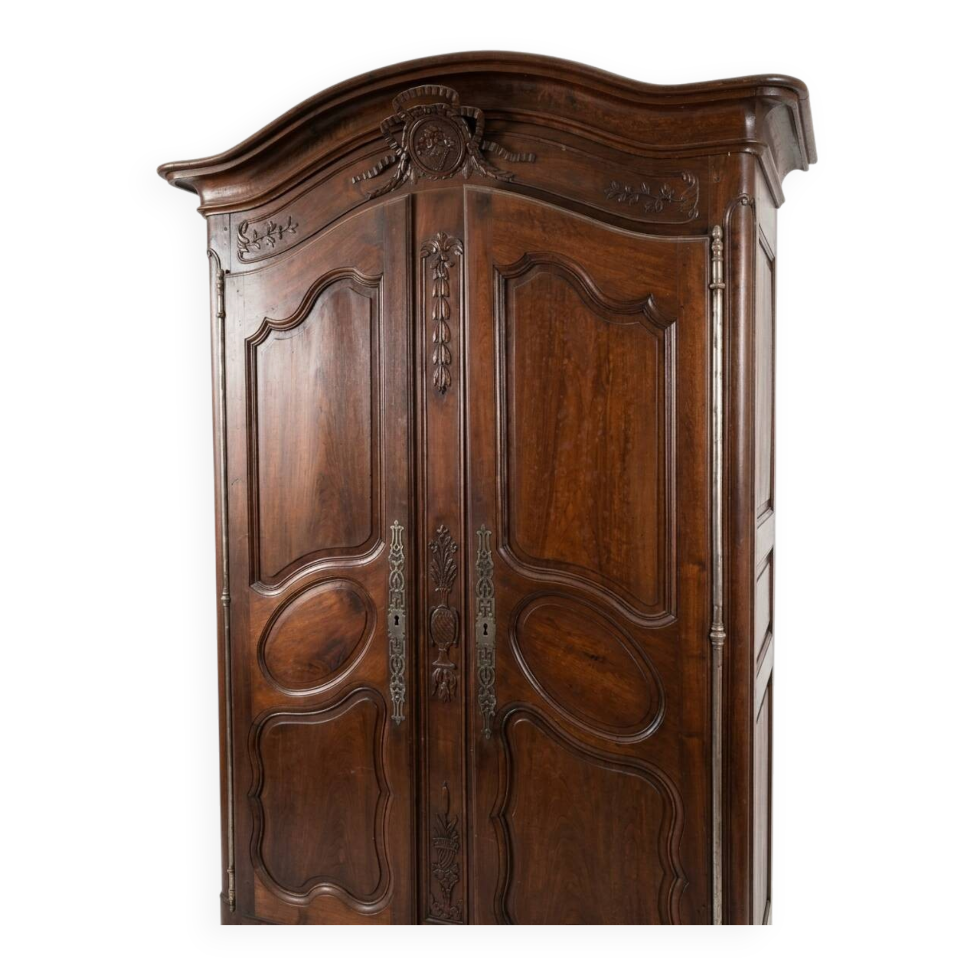 Large Provençal wardrobe in solid walnut, carved – 150x80x264 cm