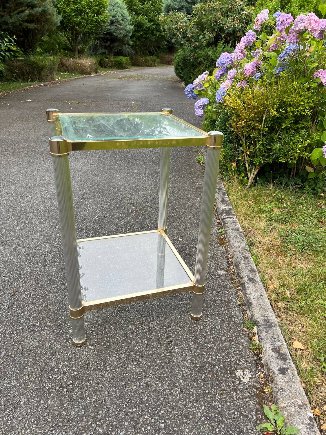 Vintage pedestal table or end table, 70s