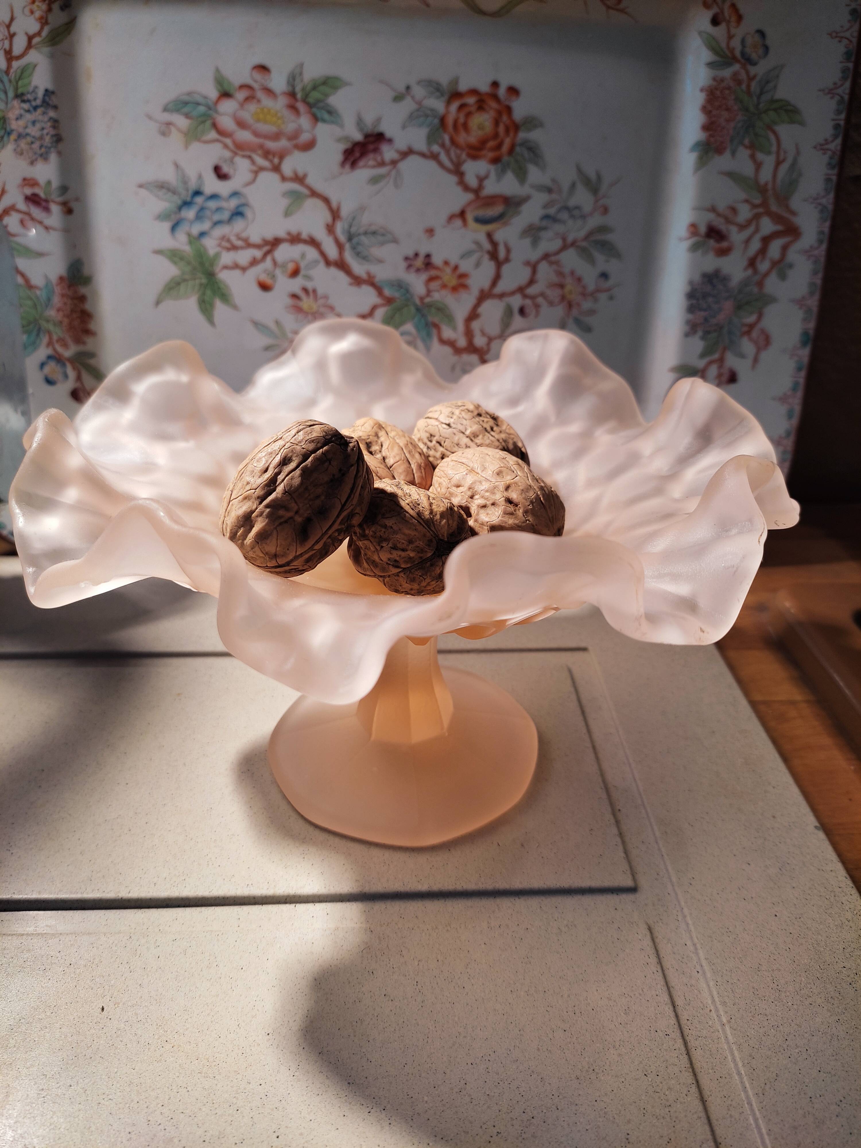 Powder pink and frosted compotier