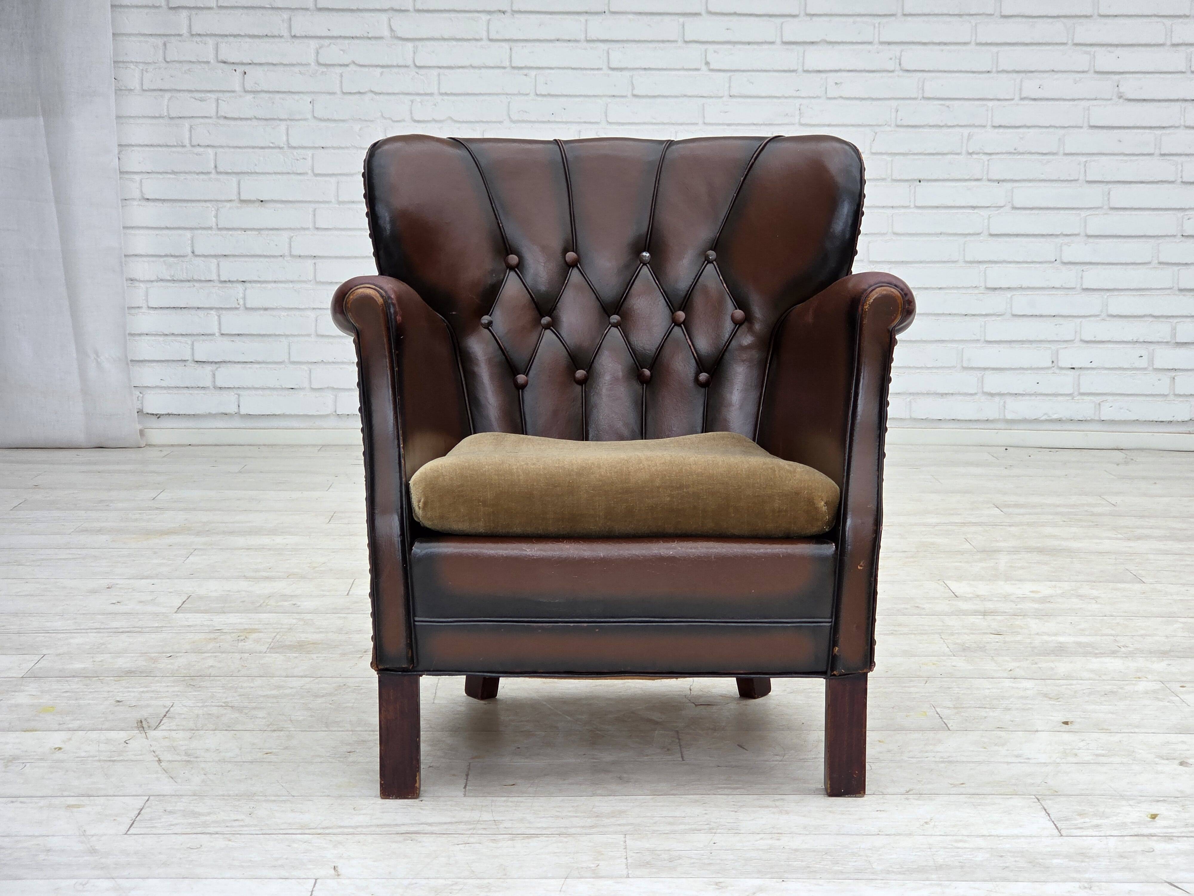 Fauteuil danois des années 1930, cuir marron, velours.