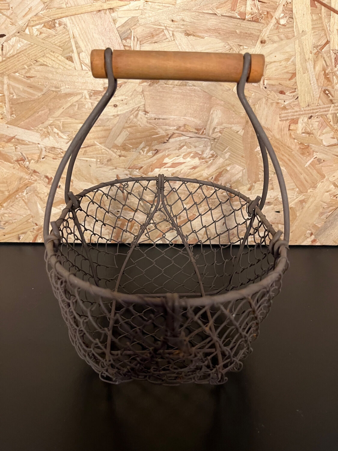 Metal egg basket