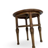 Petite table basse en noyer sculpté années 1920