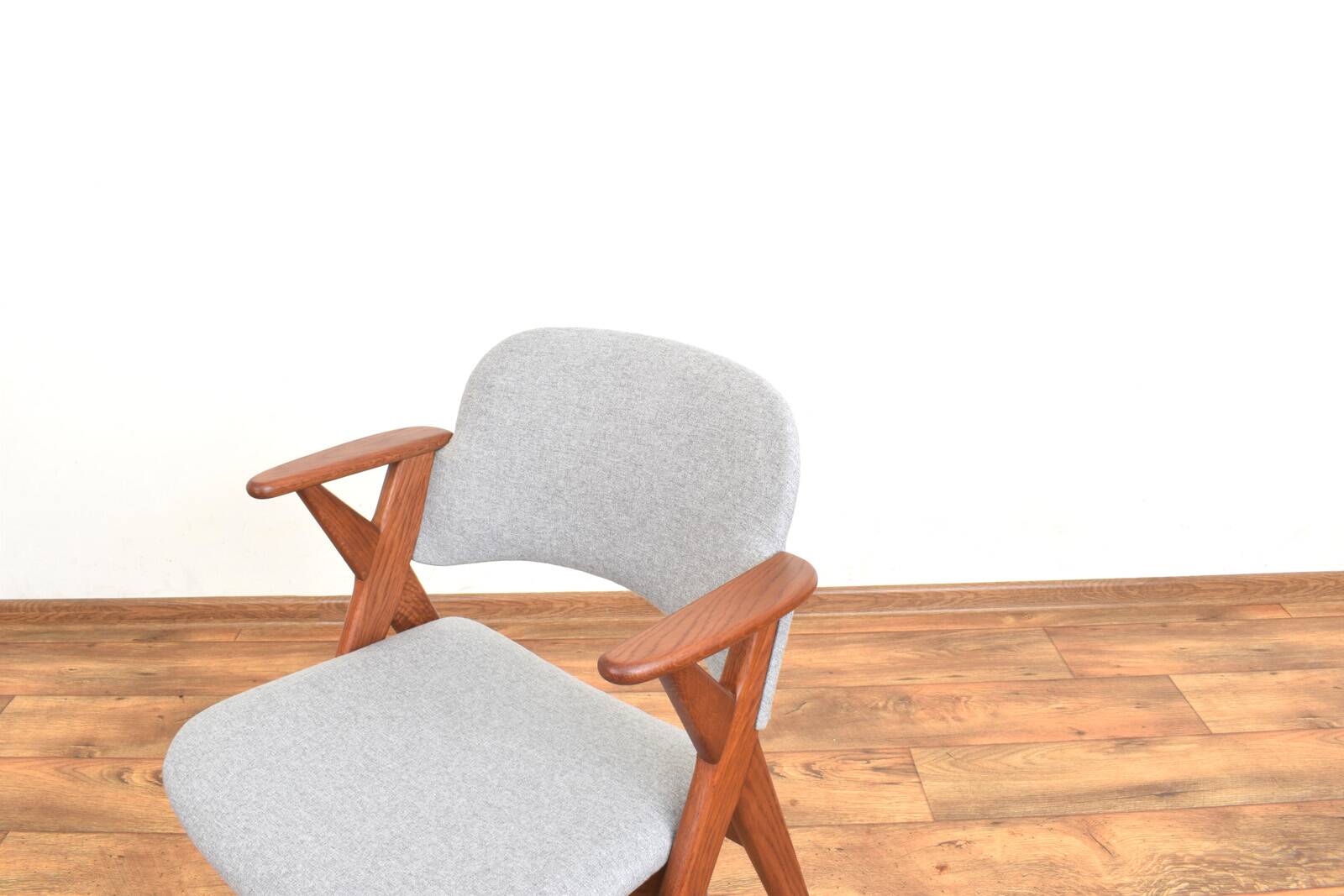 Chaise de salle à manger en chêne suédois du milieu du siècle de Broderna Johansson, années 1960.