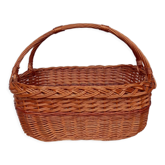 Woven wicker basket