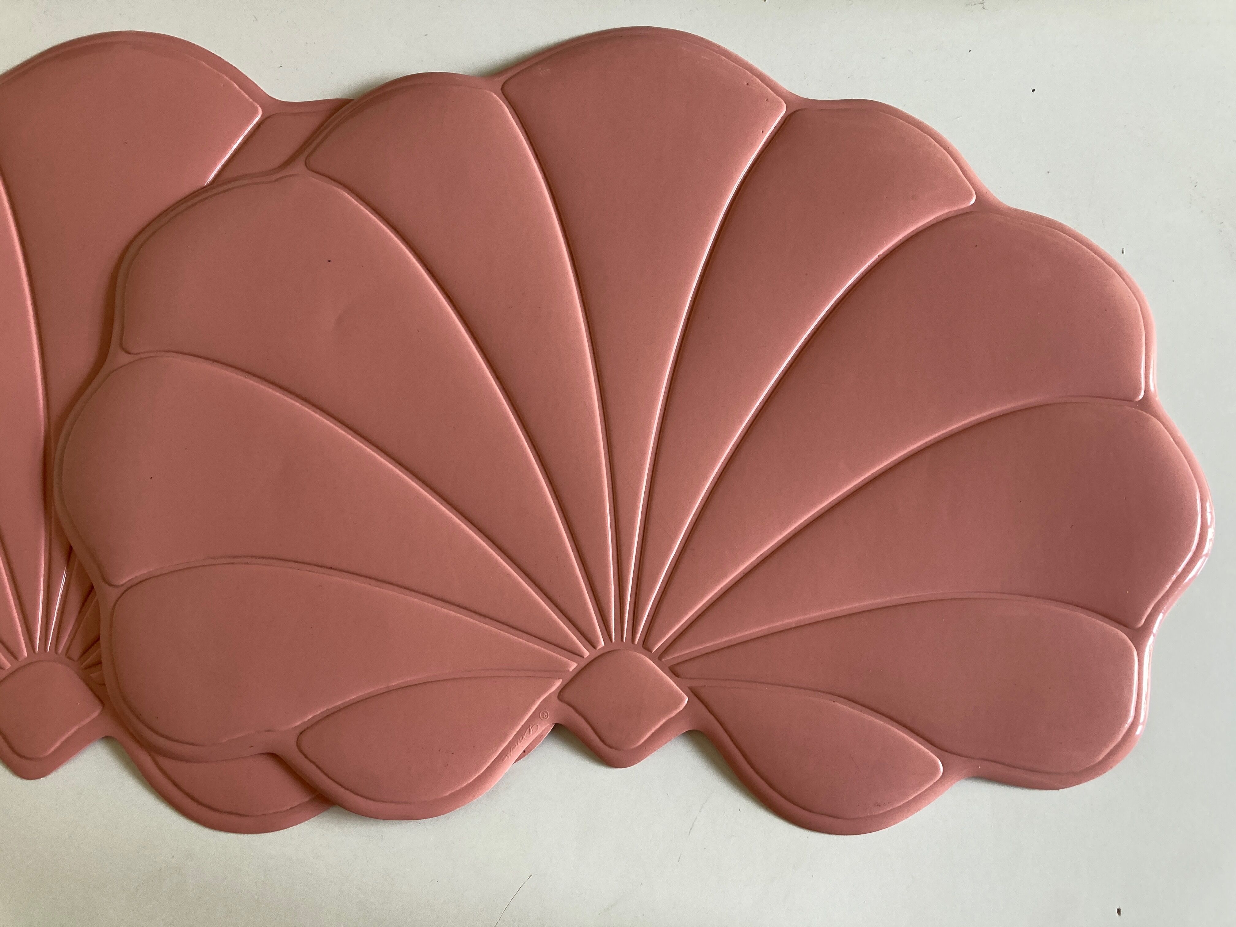 Pair of 1970 Tiffany lotus placemat in plastic