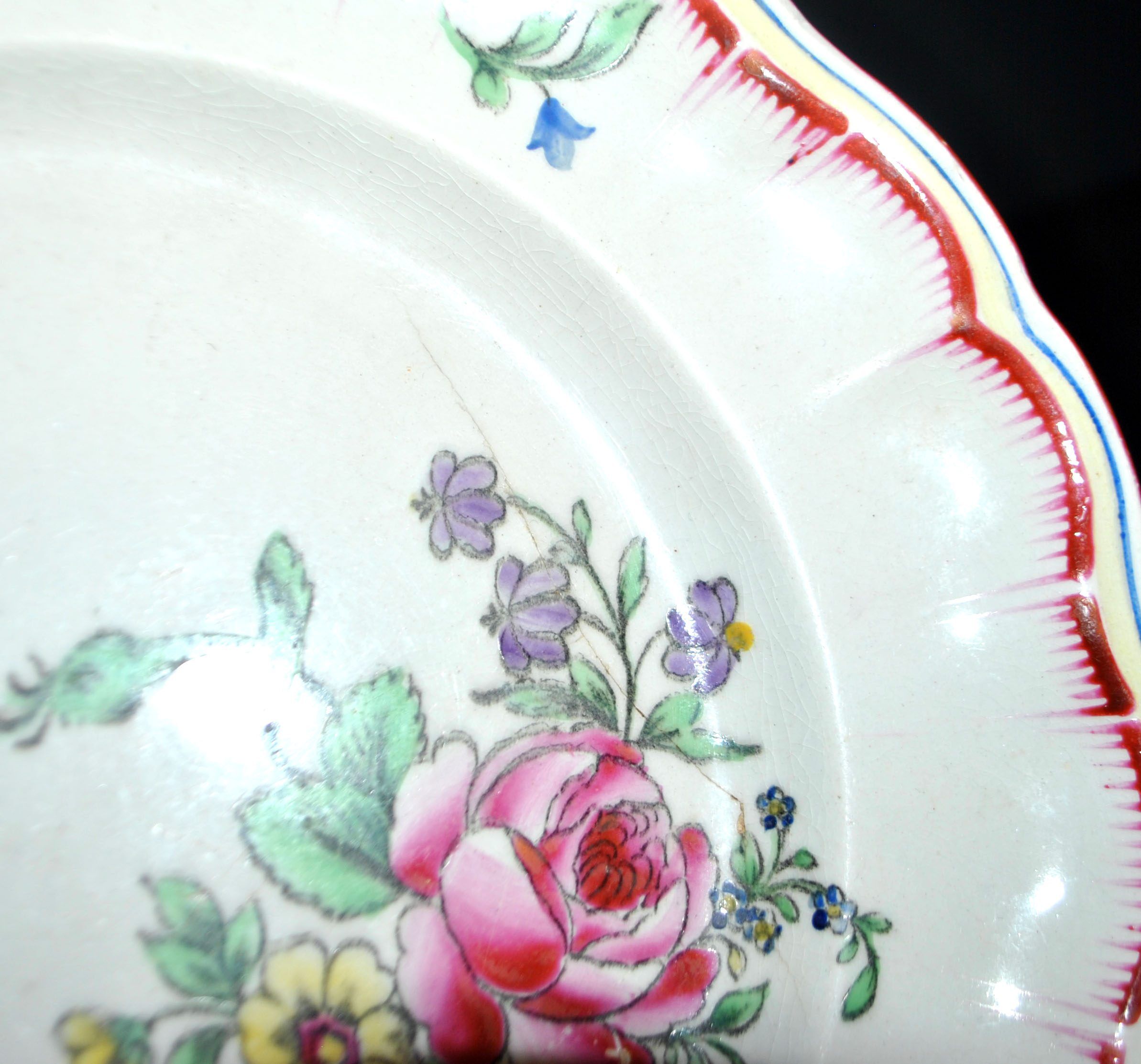 Assiette fleurie ancienne décor réverbère vieux Strasbourg en faïence KG Lunéville