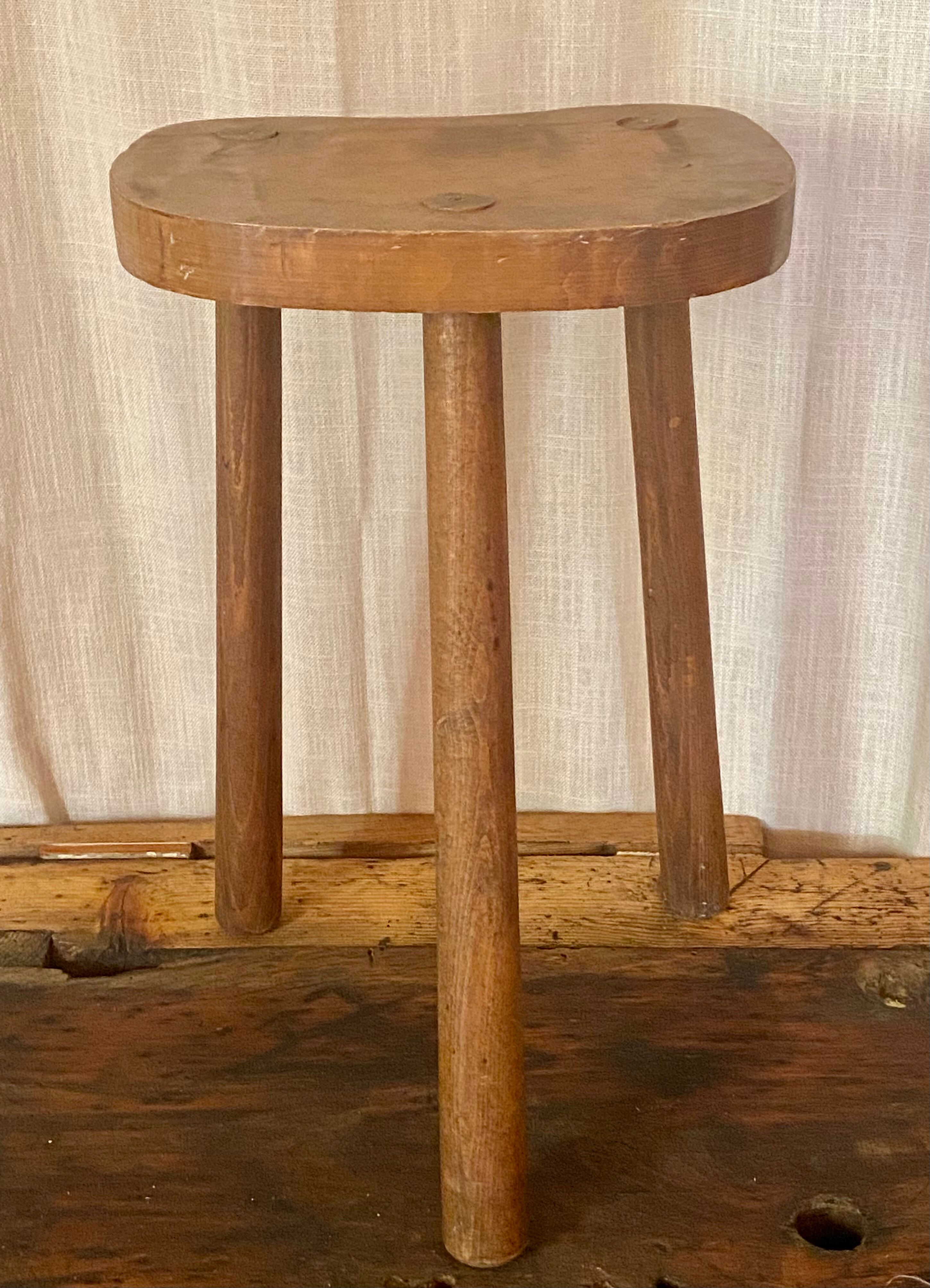 Ancien tabouret de traite tripode
