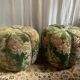 Duo de poufs en velours fleuri