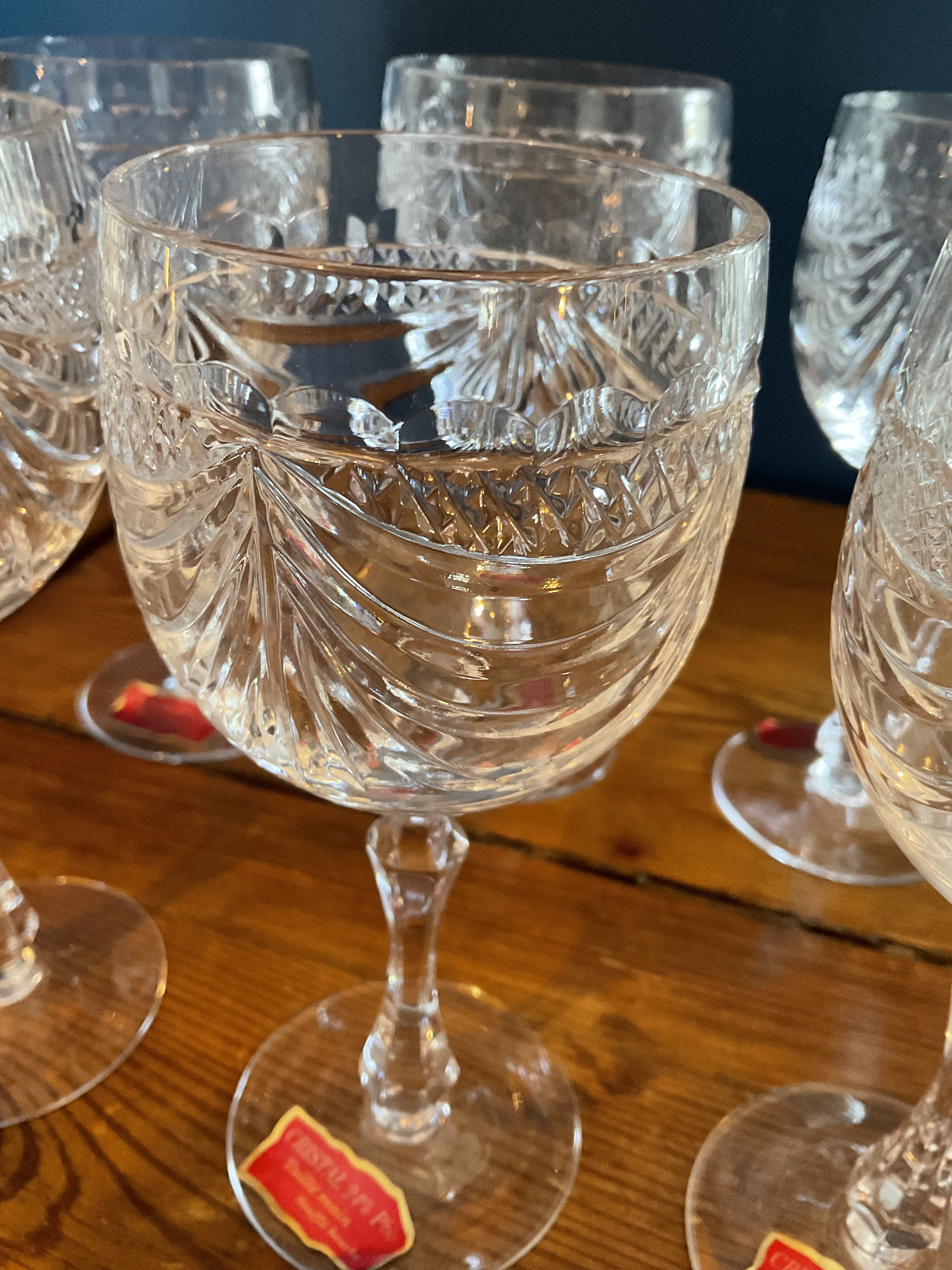 18 verres .6 vin .6 eau .6 flûtes.cristal de Lorraine.